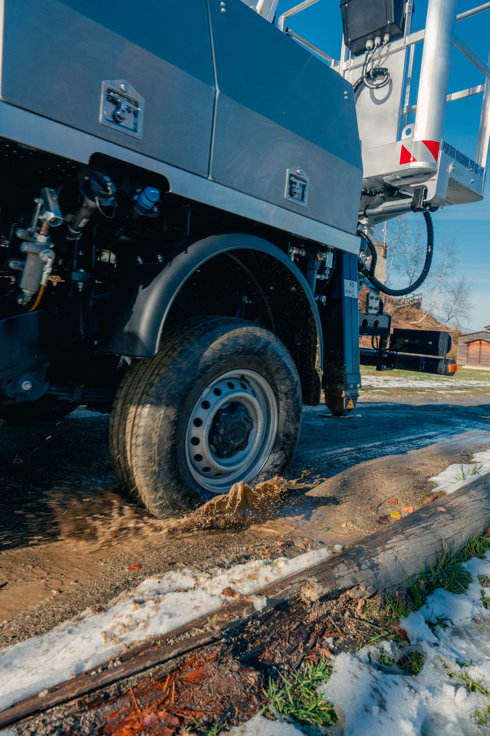 La nuova MXE 160 su pick-up 4x4 si muove ovunque