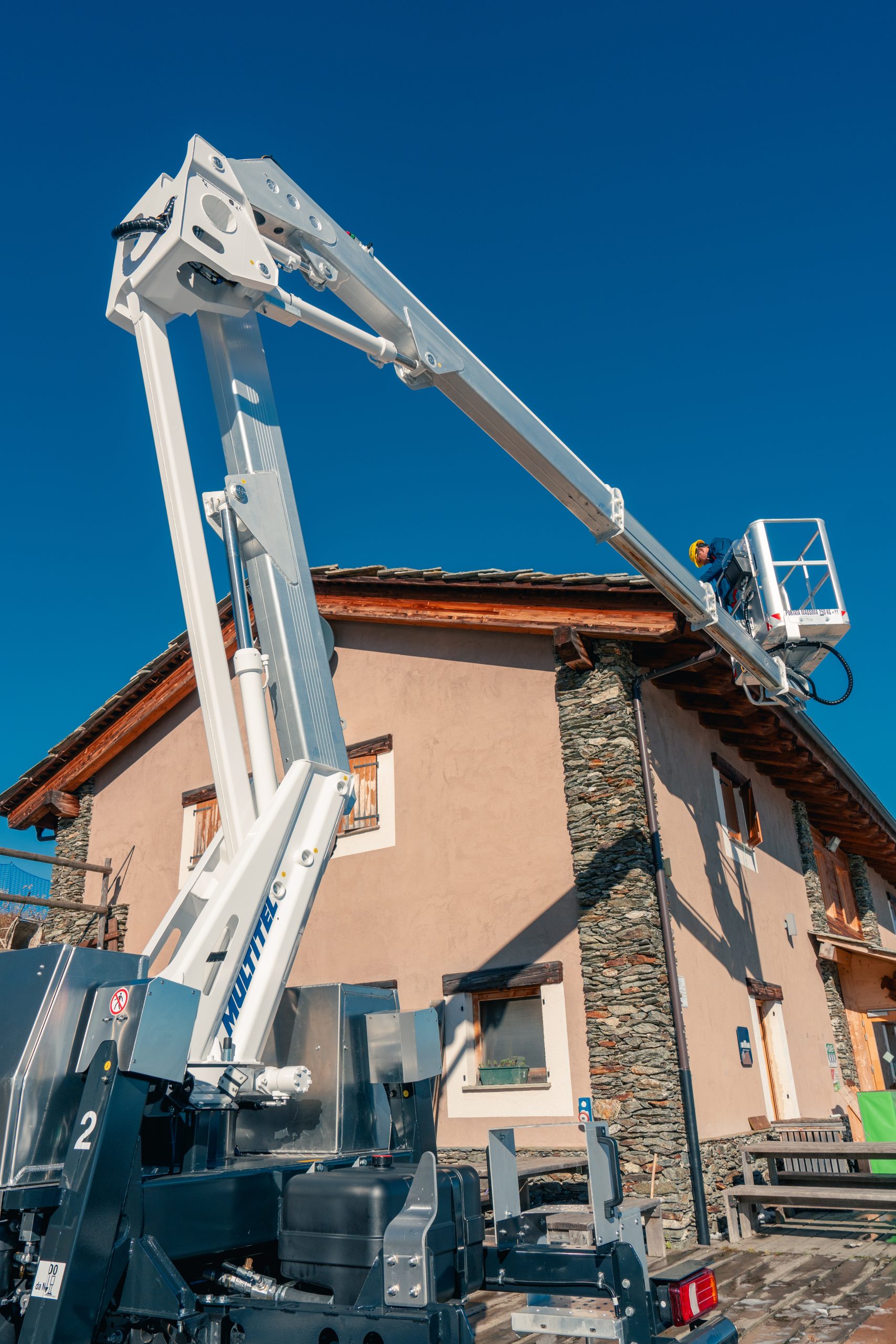 MULTITEL punta a target specializzati con la nuova MXE 160