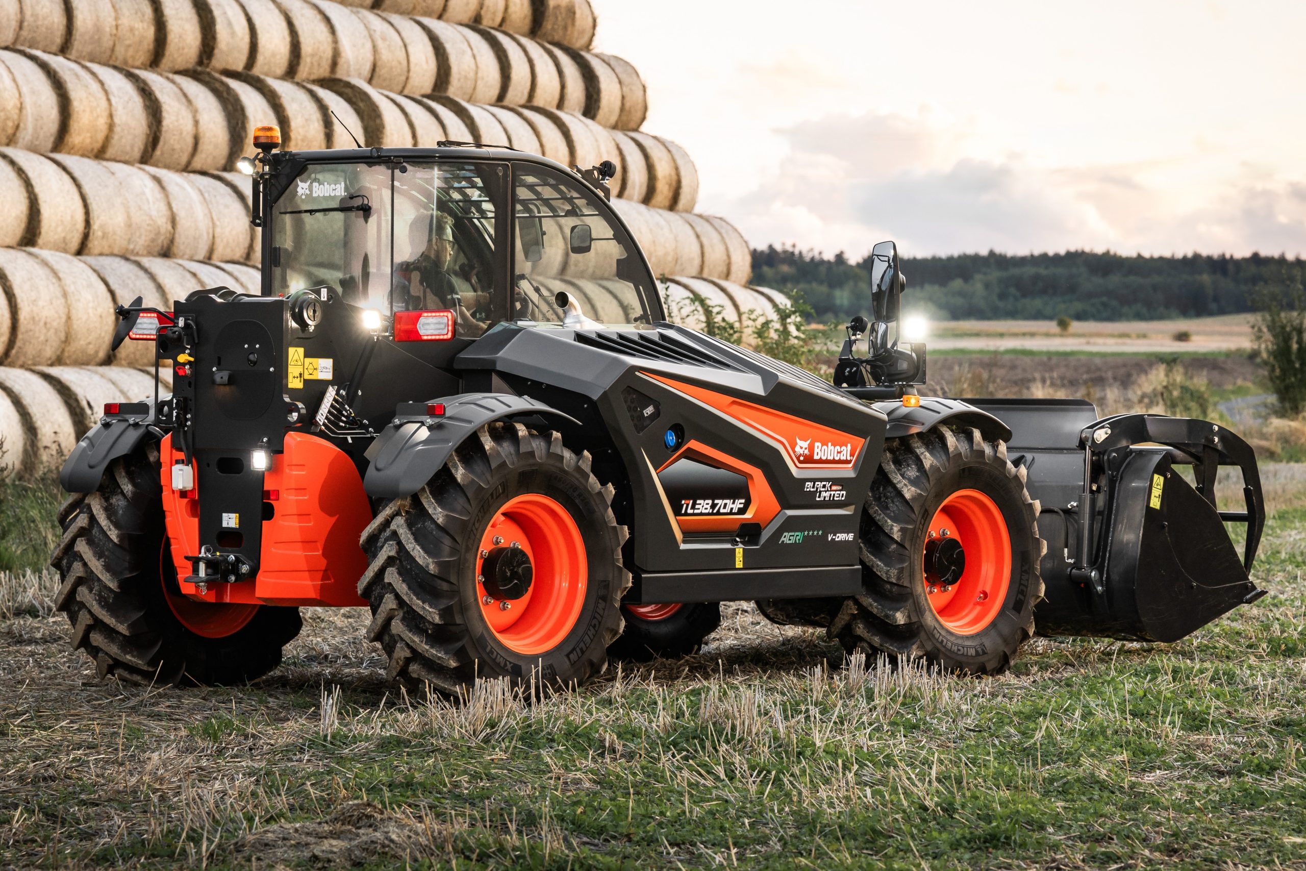 Bobcat ha basato la Black Limited Edition su 50 modelli numerati