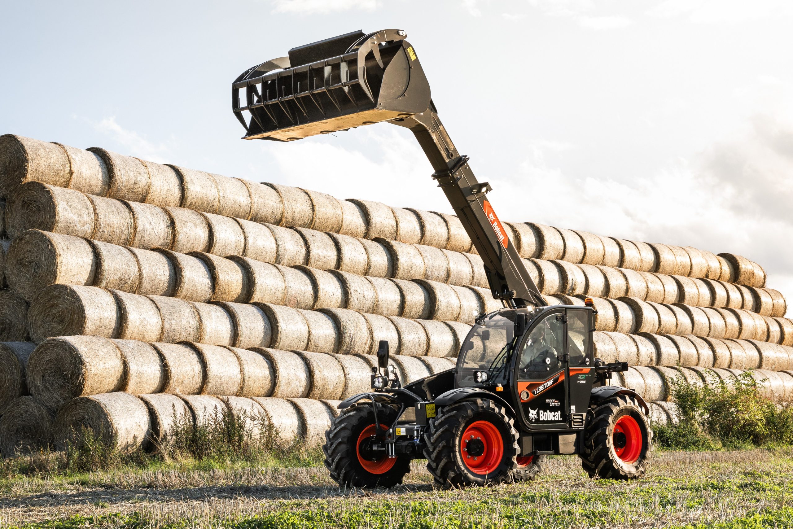 BOBCAT presenta la Black Limited Edition sulla base dei telescopici V-Drive