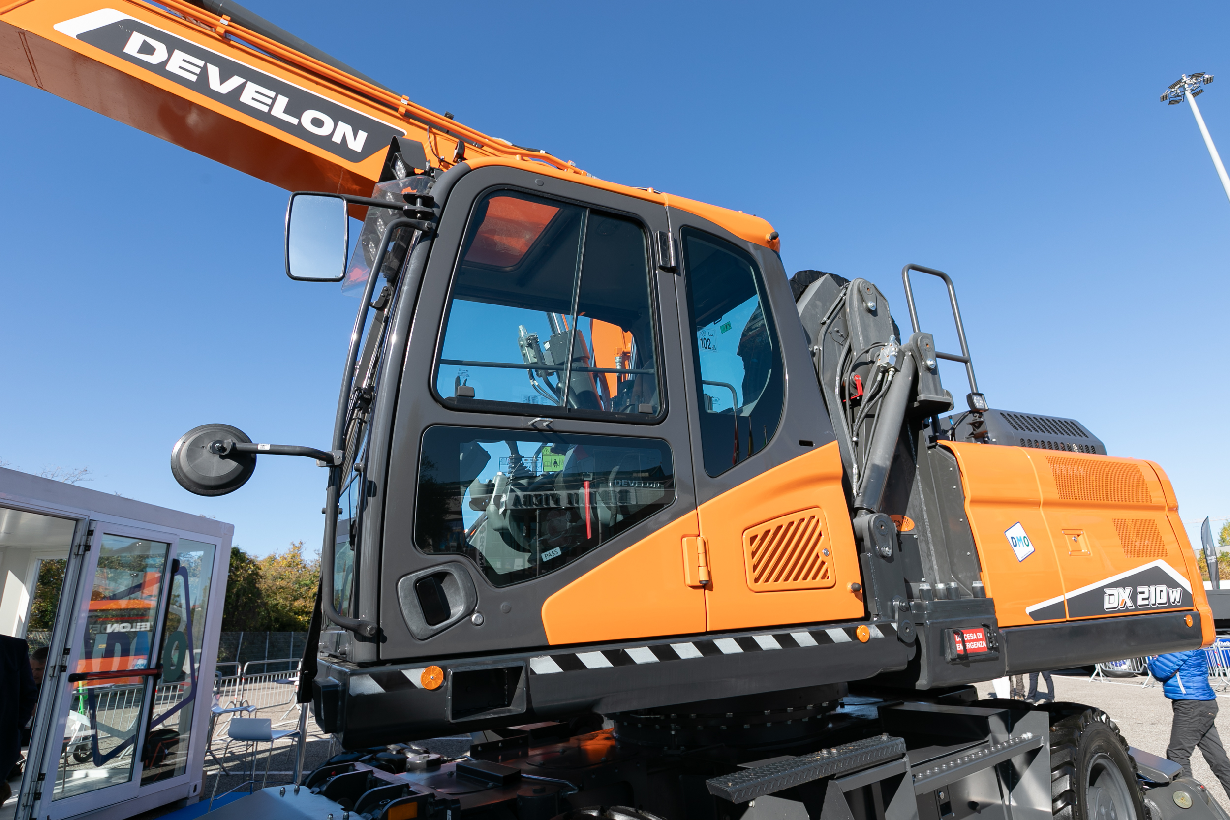 DMO è presente con i prodotti industriali Develon ad Ecomondo 2024