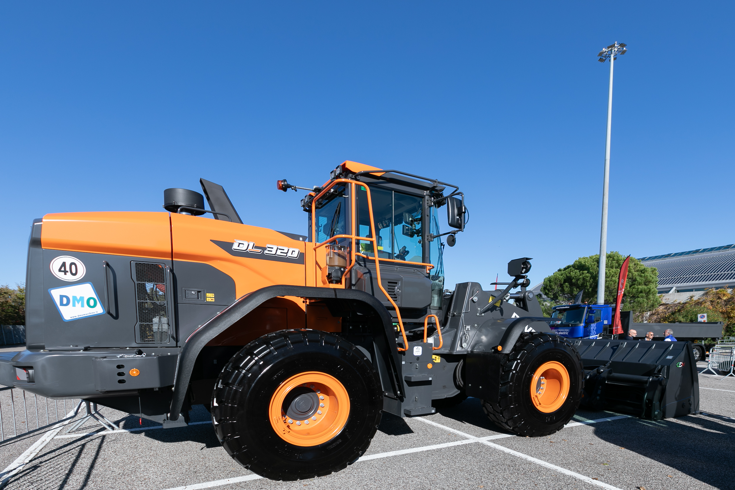 Develon ad Ecomondo con la DL320-7