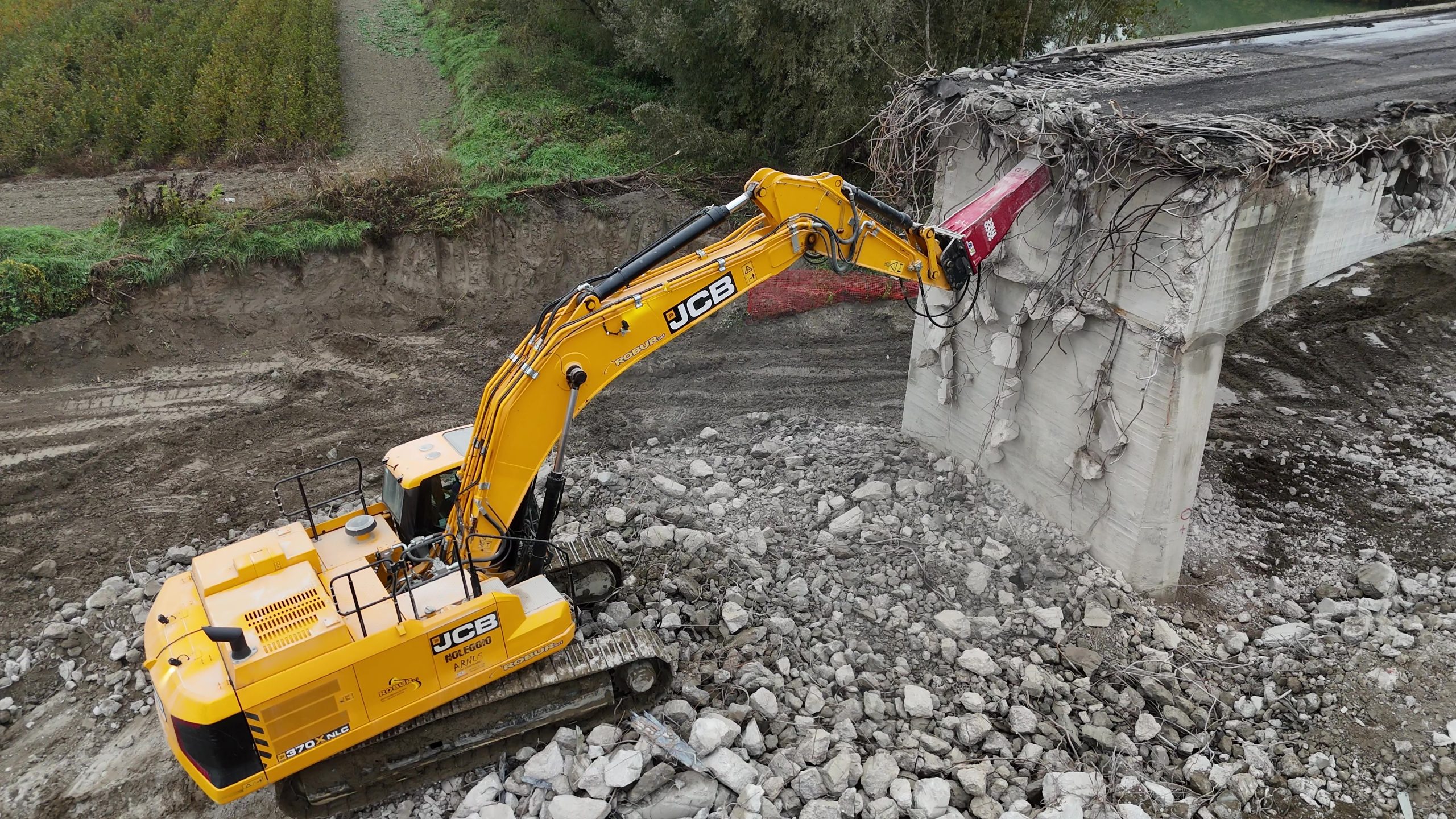 JCB è oggi presente con il nuovo 370X