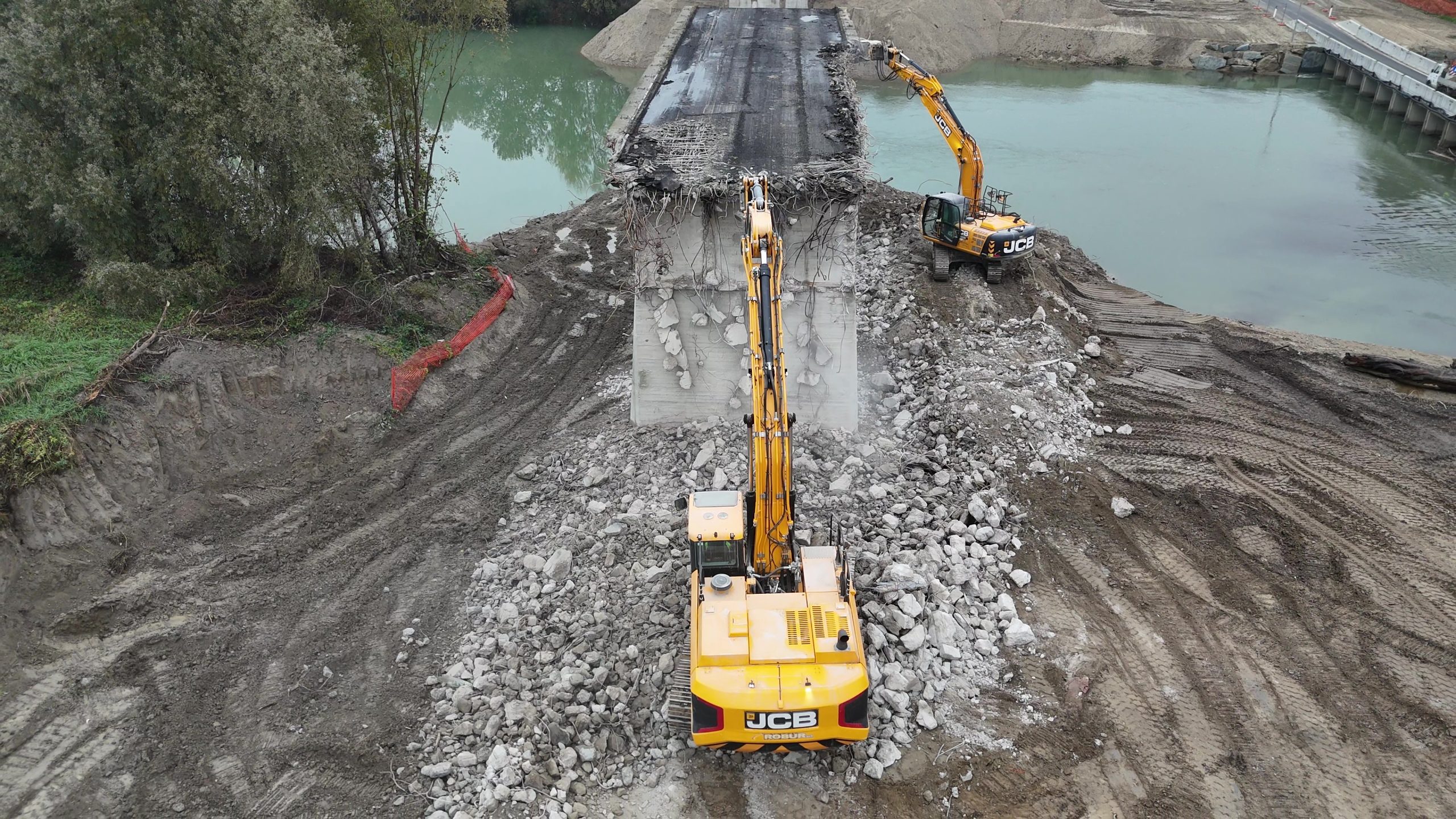 JCB fornisce le macchine a robur grazie al dealer ARNUS