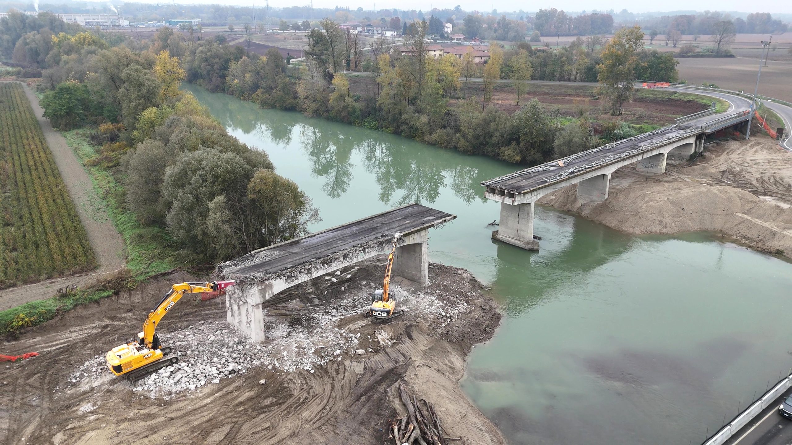 JCB è presente nei cantieri di Robur anche con il nuovo 370X