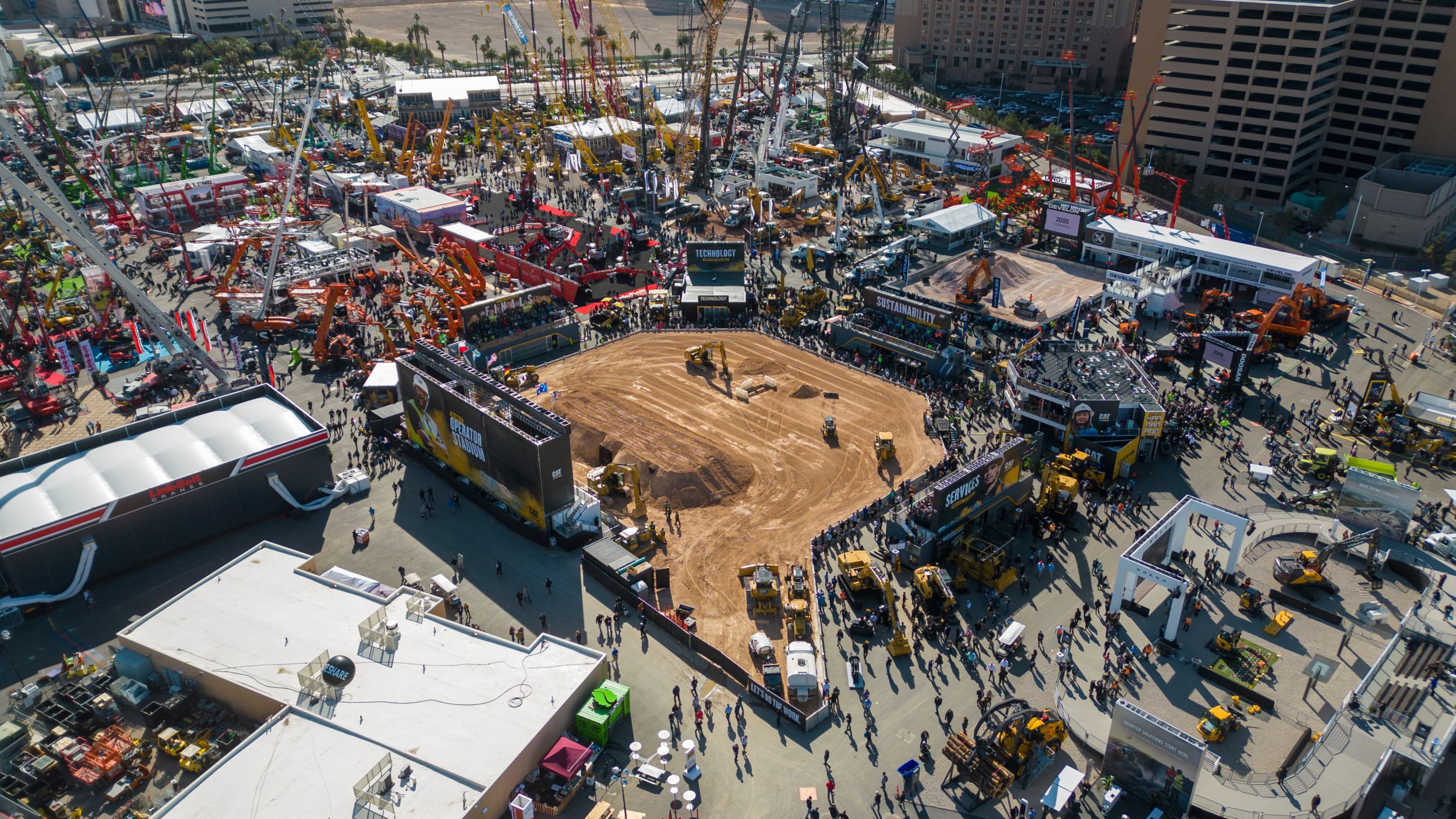 Caterpillar sottolinea la propria presenza al Conexpo in modo importante