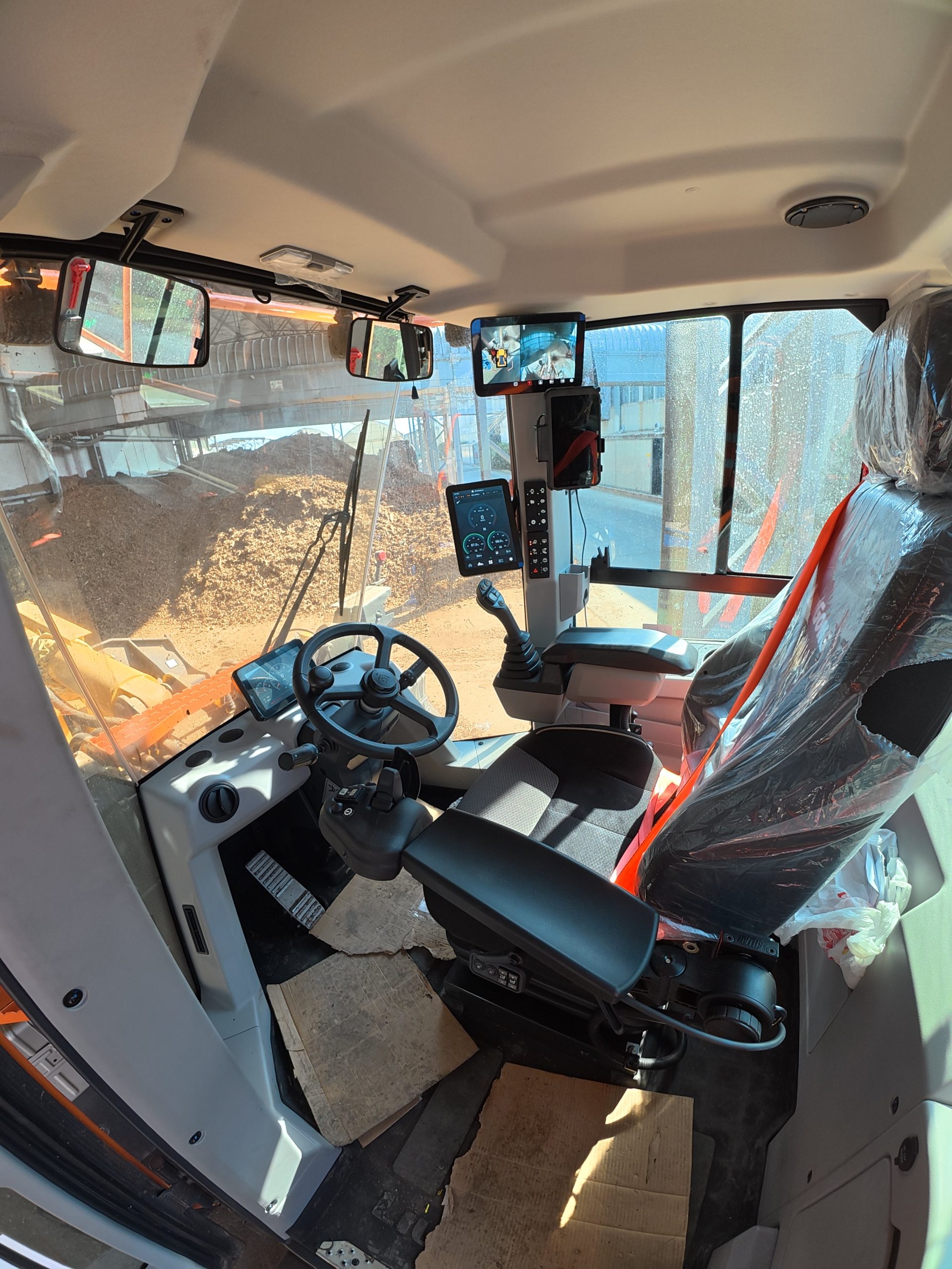 LIUGONG ha completamente rivisto l'ergonomia della sue pale gommate con la nuova Serie T