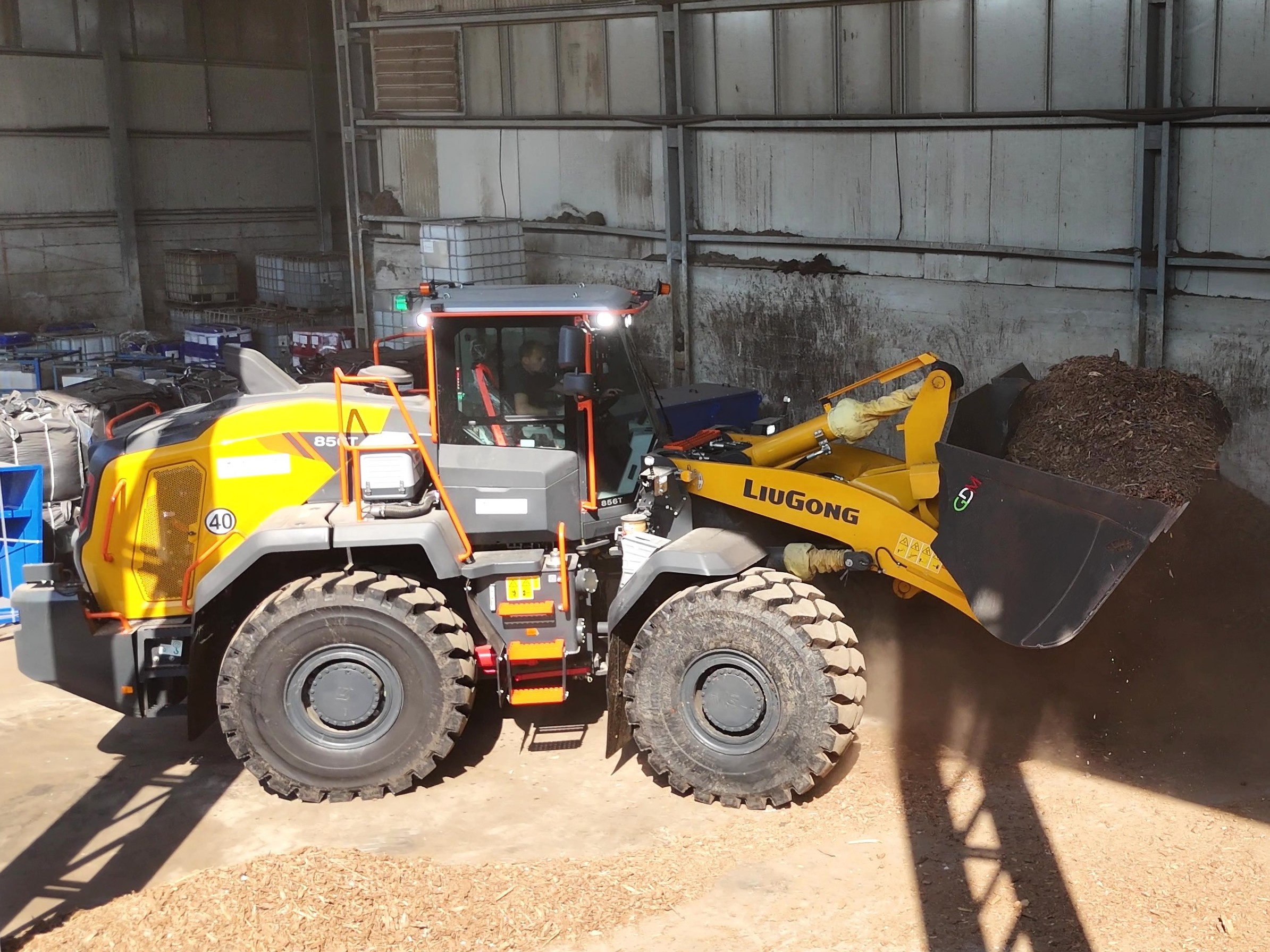 LIUGONG contribuisce alla logistica aziendale con la 856T