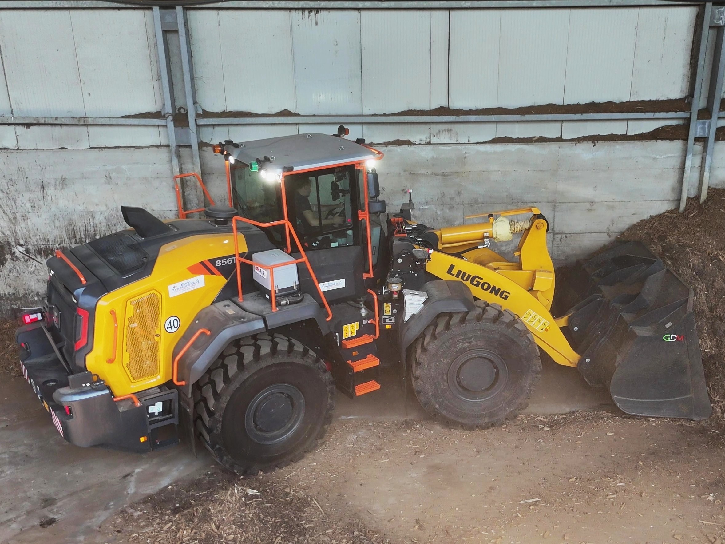 LIUGONG opera in joint-venture con ZF