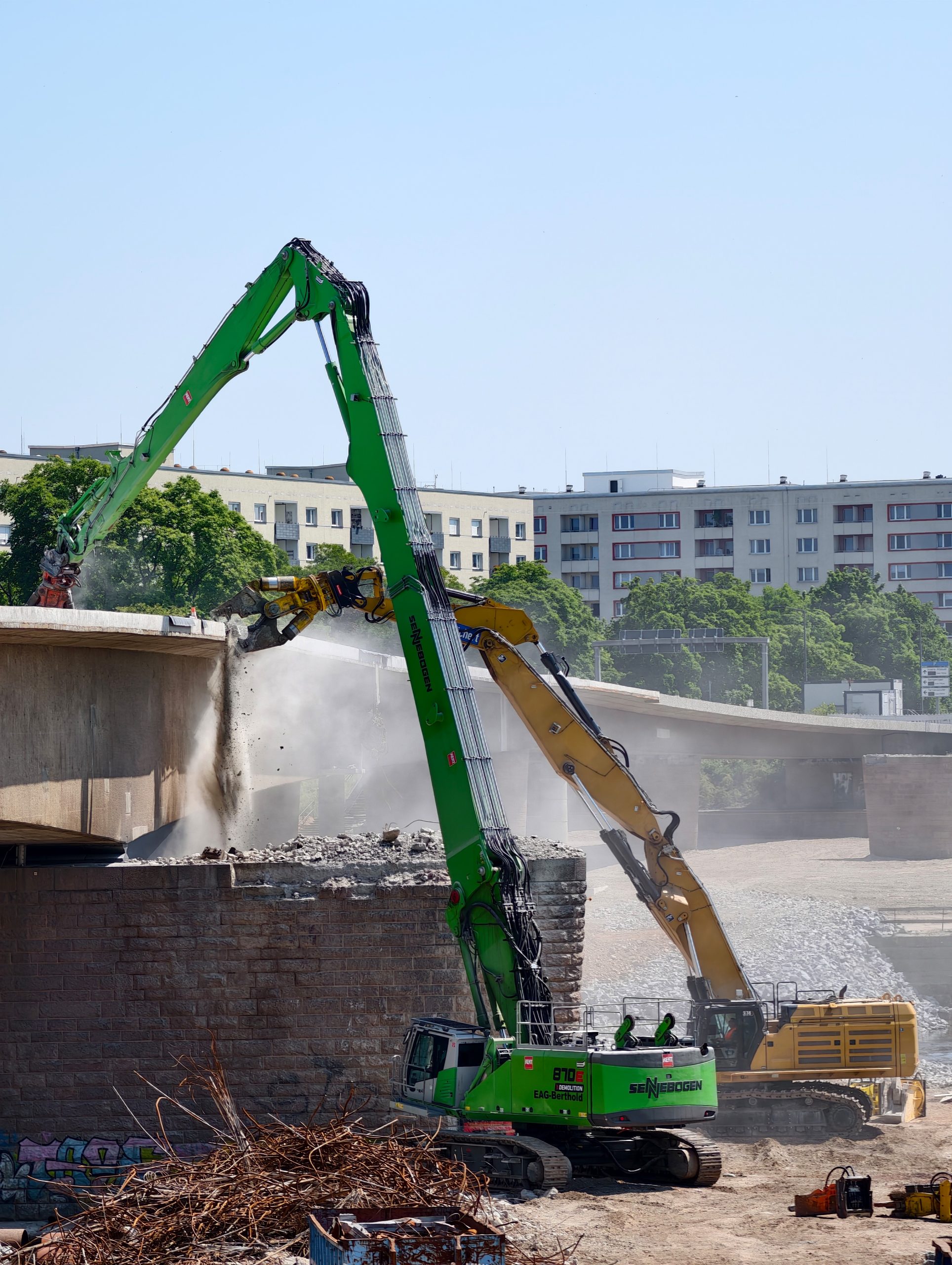 SENNEBOGEN propone l'870E Demolition per i cantieri più impegnativi