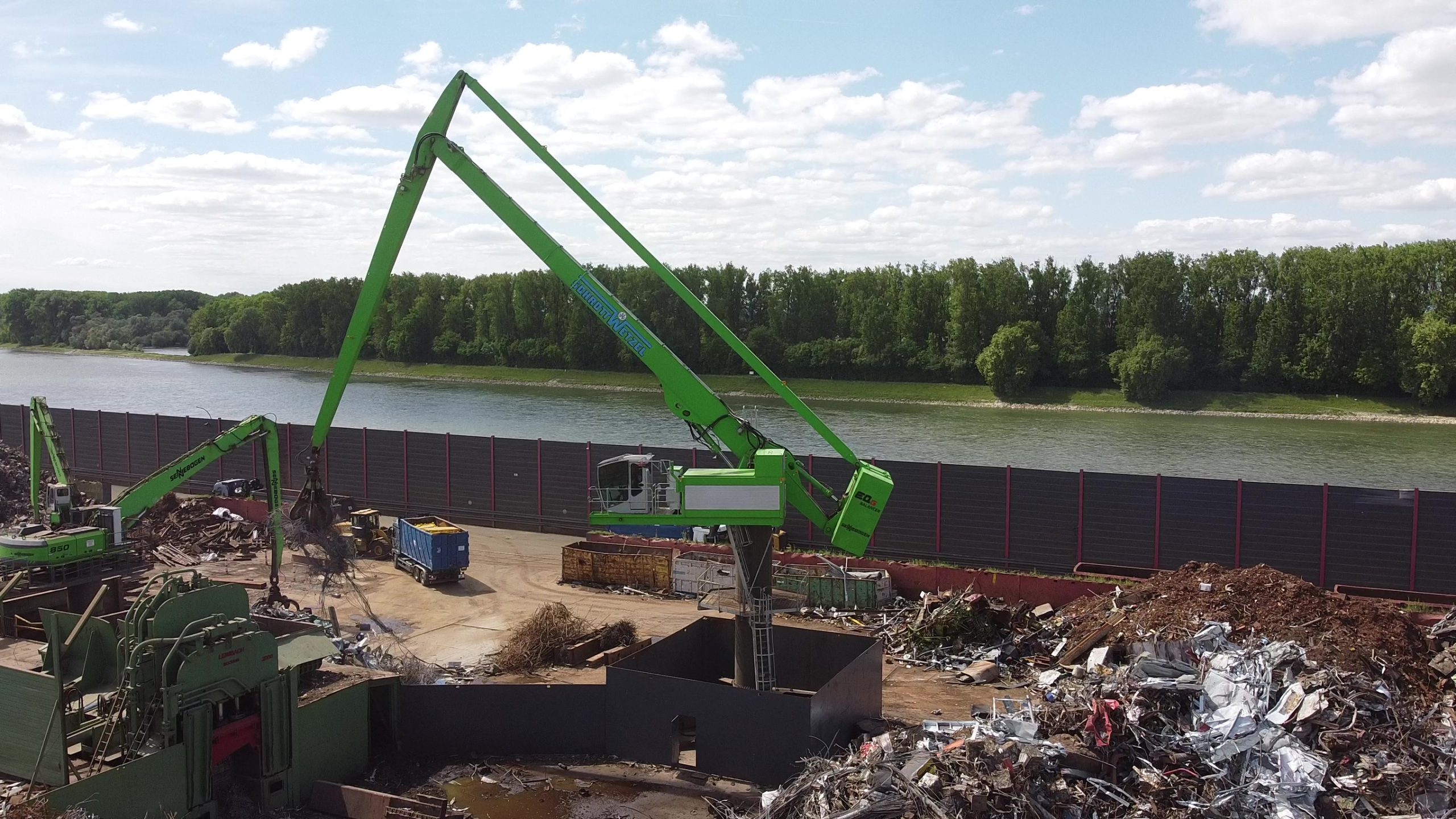 SENNEBOGEN fornisce mezzi elettrificati per abbattere le emissioni locali di CO2