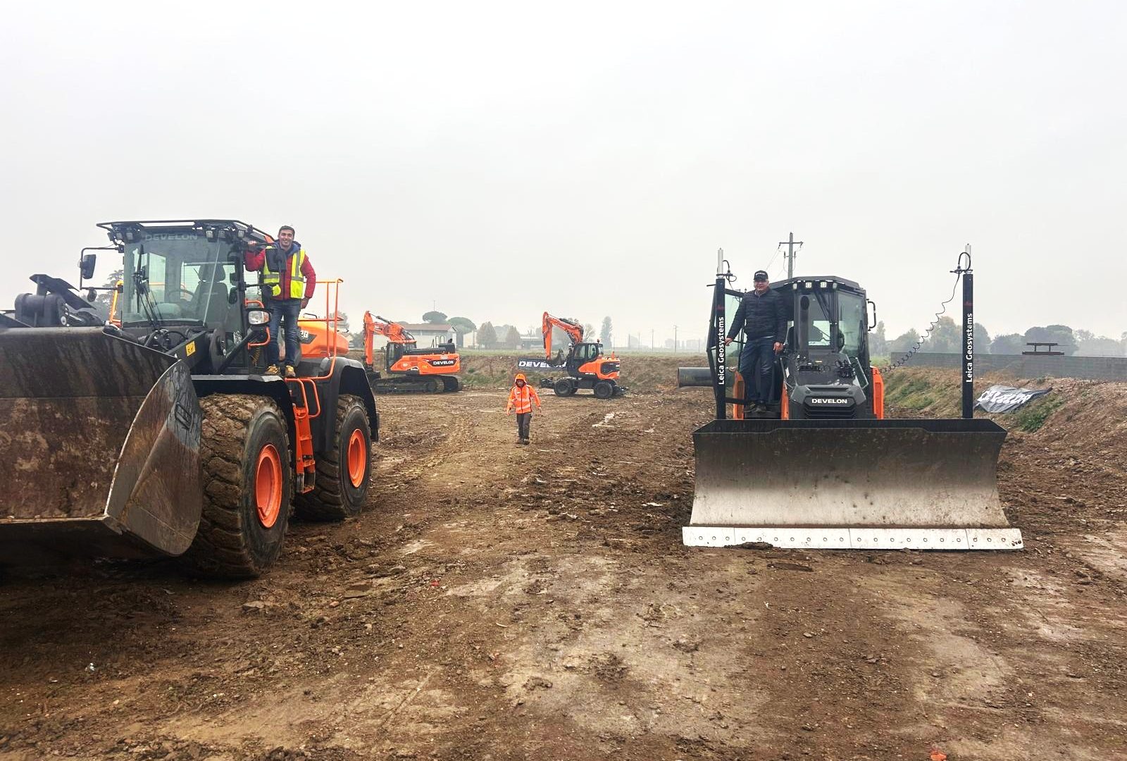 DEVELON ha ampliato la propria rete con Tecnomacchine e Arimak