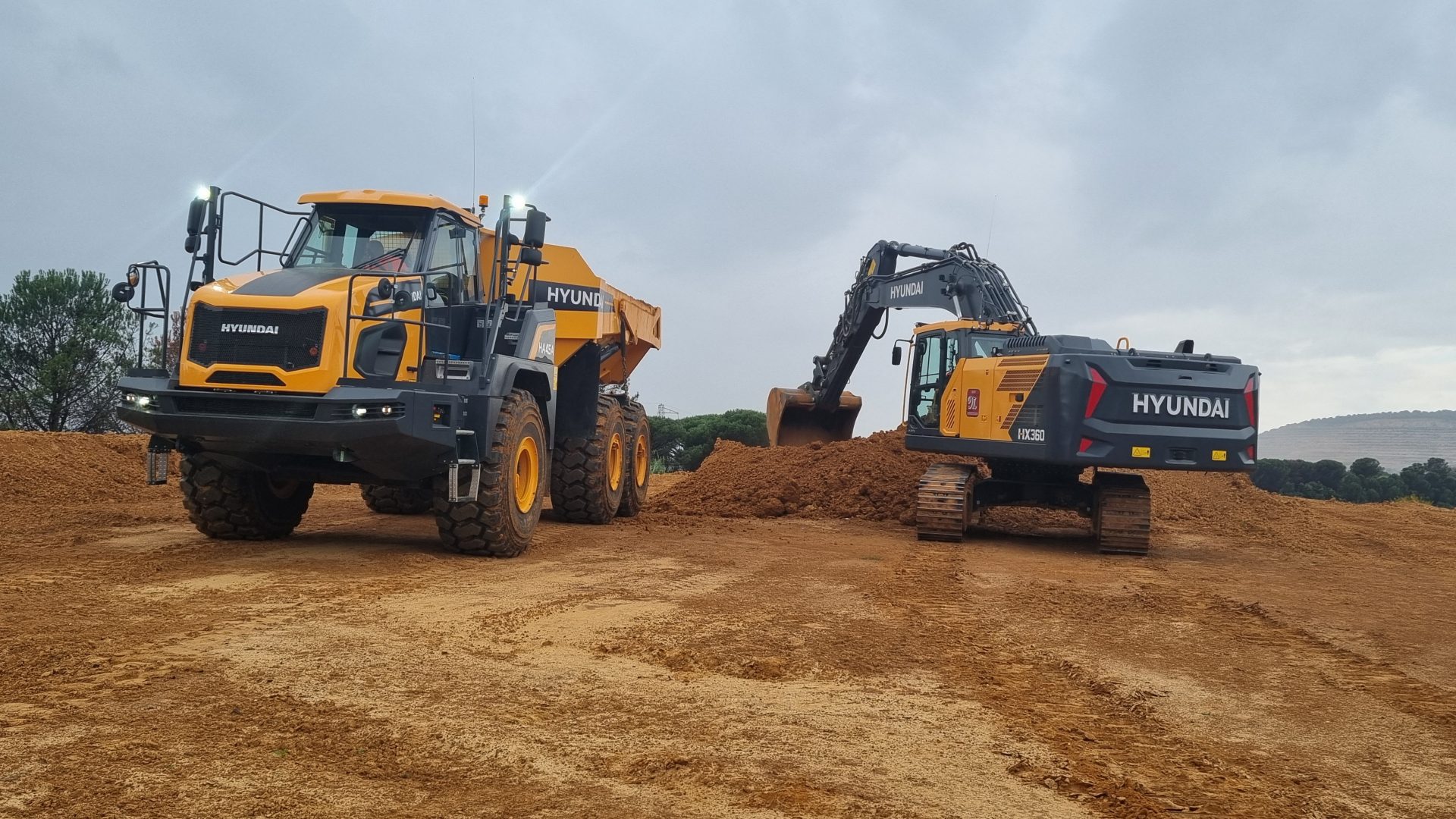 Nella cava Sibelco di Fossanova lavorano un HX360 al carico di un dumper HA45A