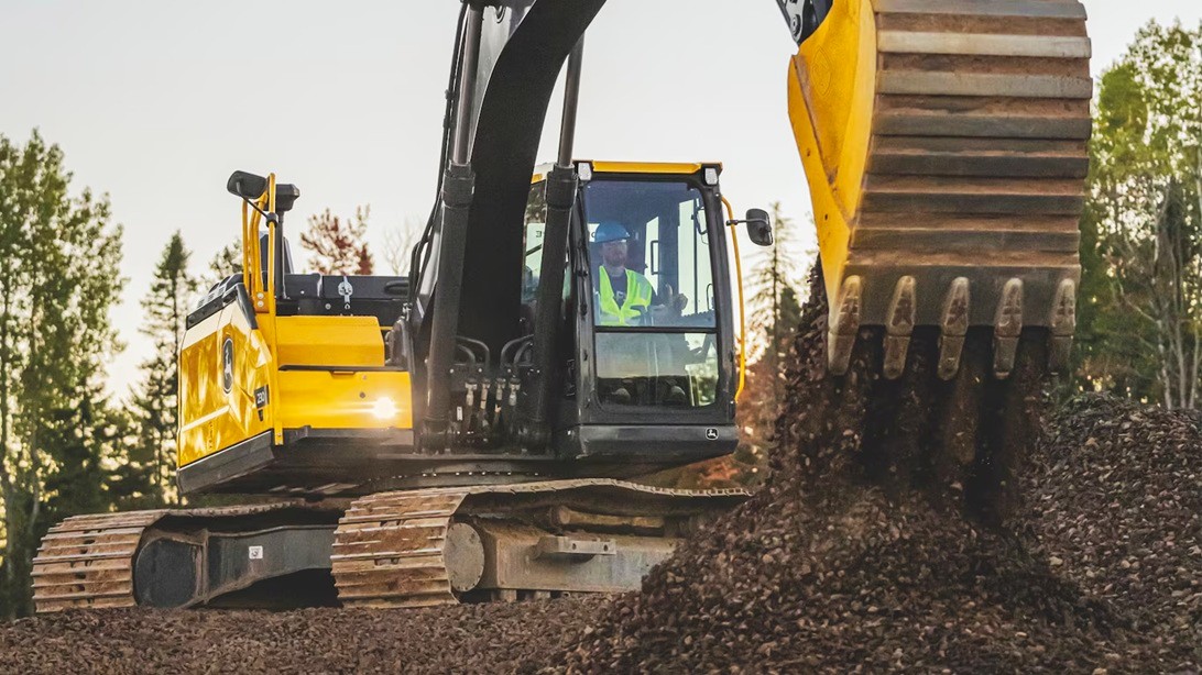 John Deere presenta i nuovi escavatori P-Tier