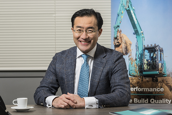 MAKOTO KATO ha fondato la filiale europea di Kobelco
