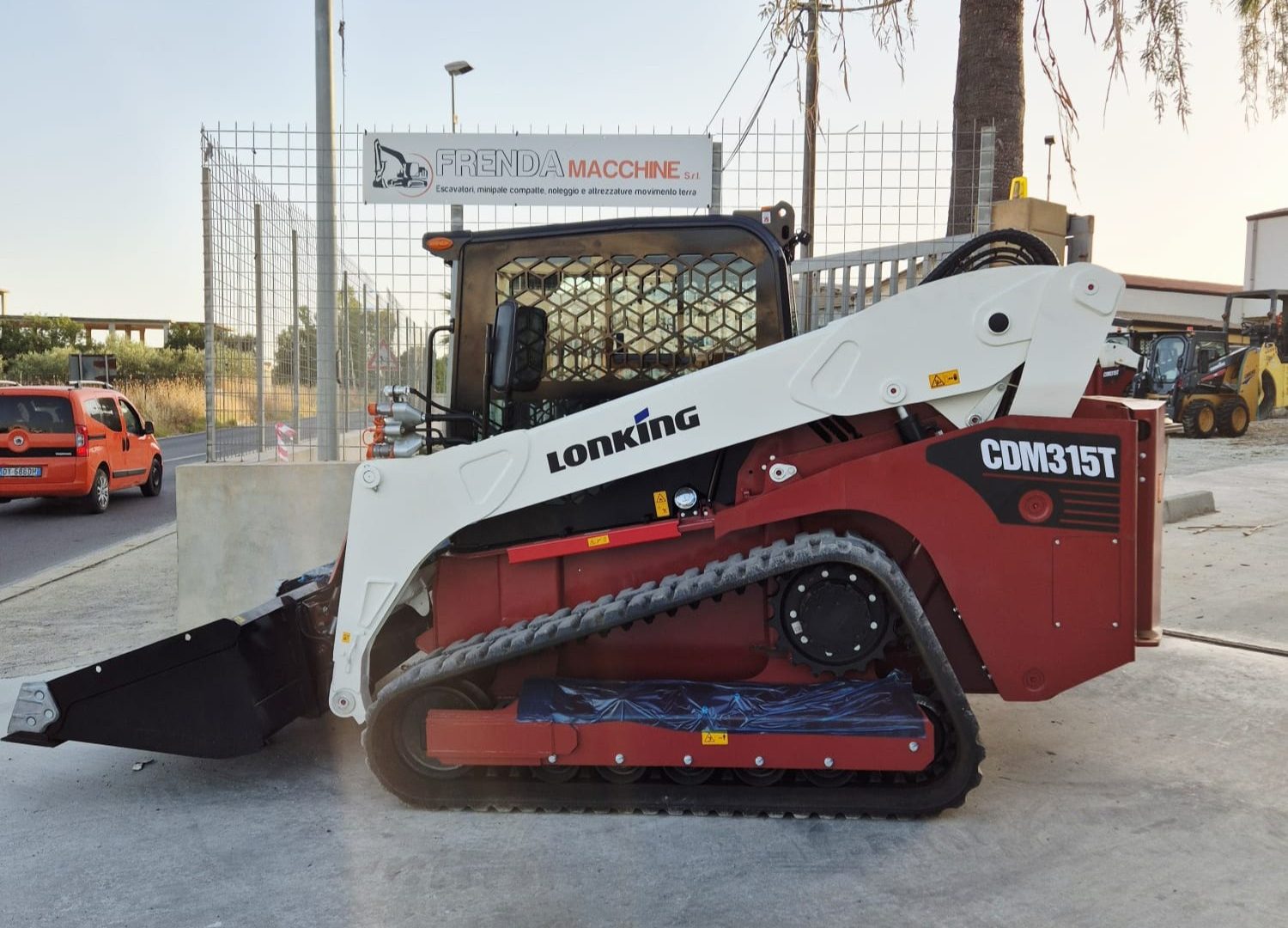 La Lonking CDM 315T è una minipala con un hig-flow da 160 l/min