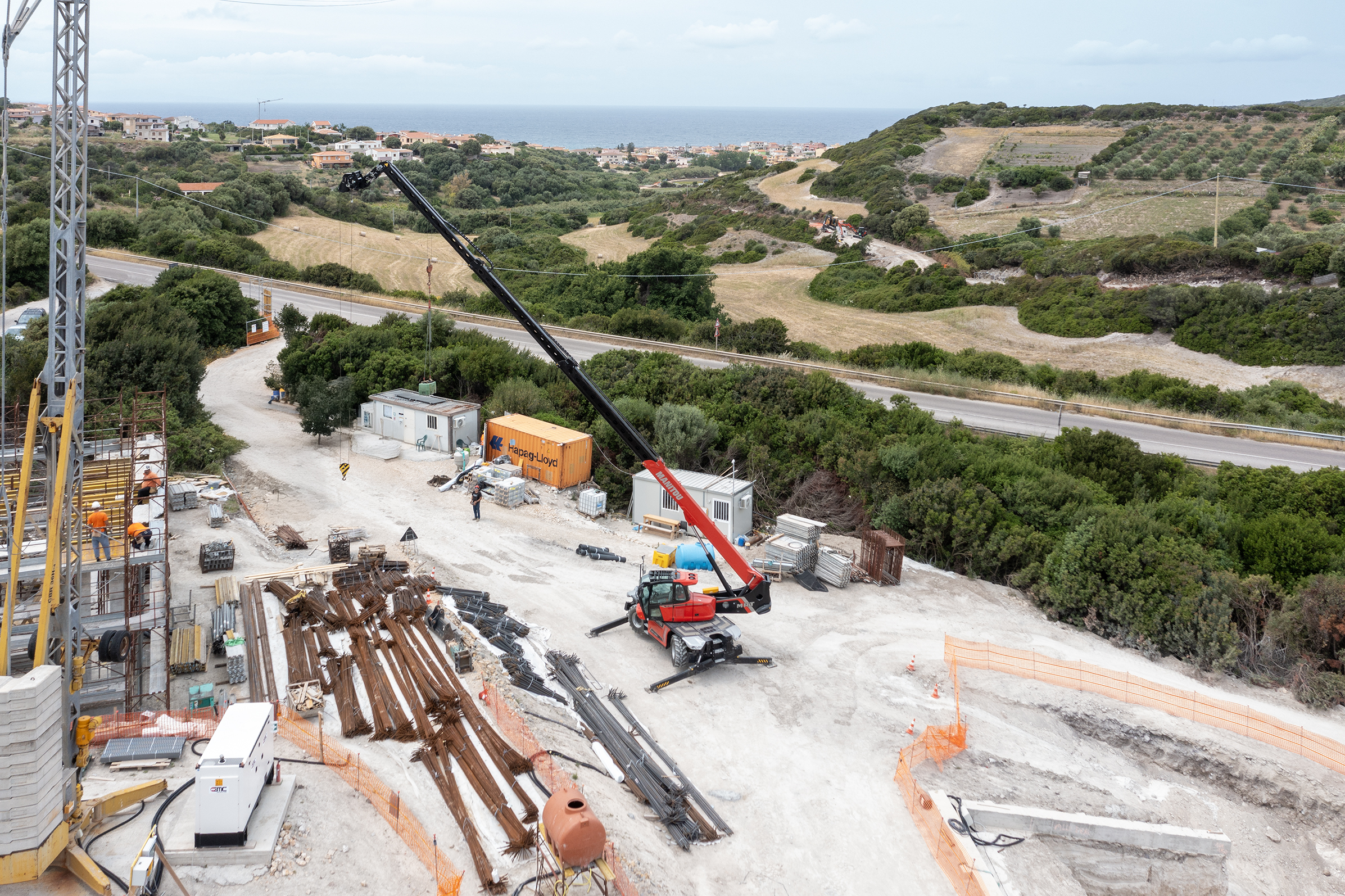 Scandellari opera con Manitou in Sardegna