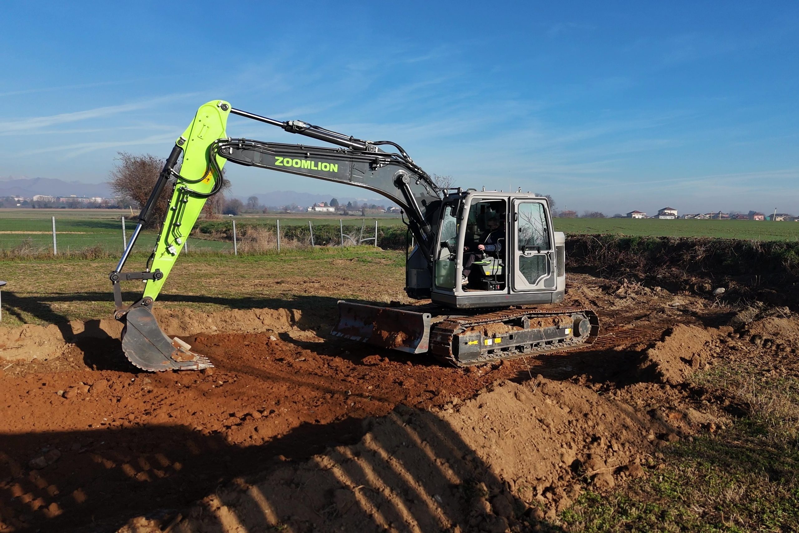 Zoomlion fornisce lo ZE145GU con tutti gli impianti ausiliari di serie