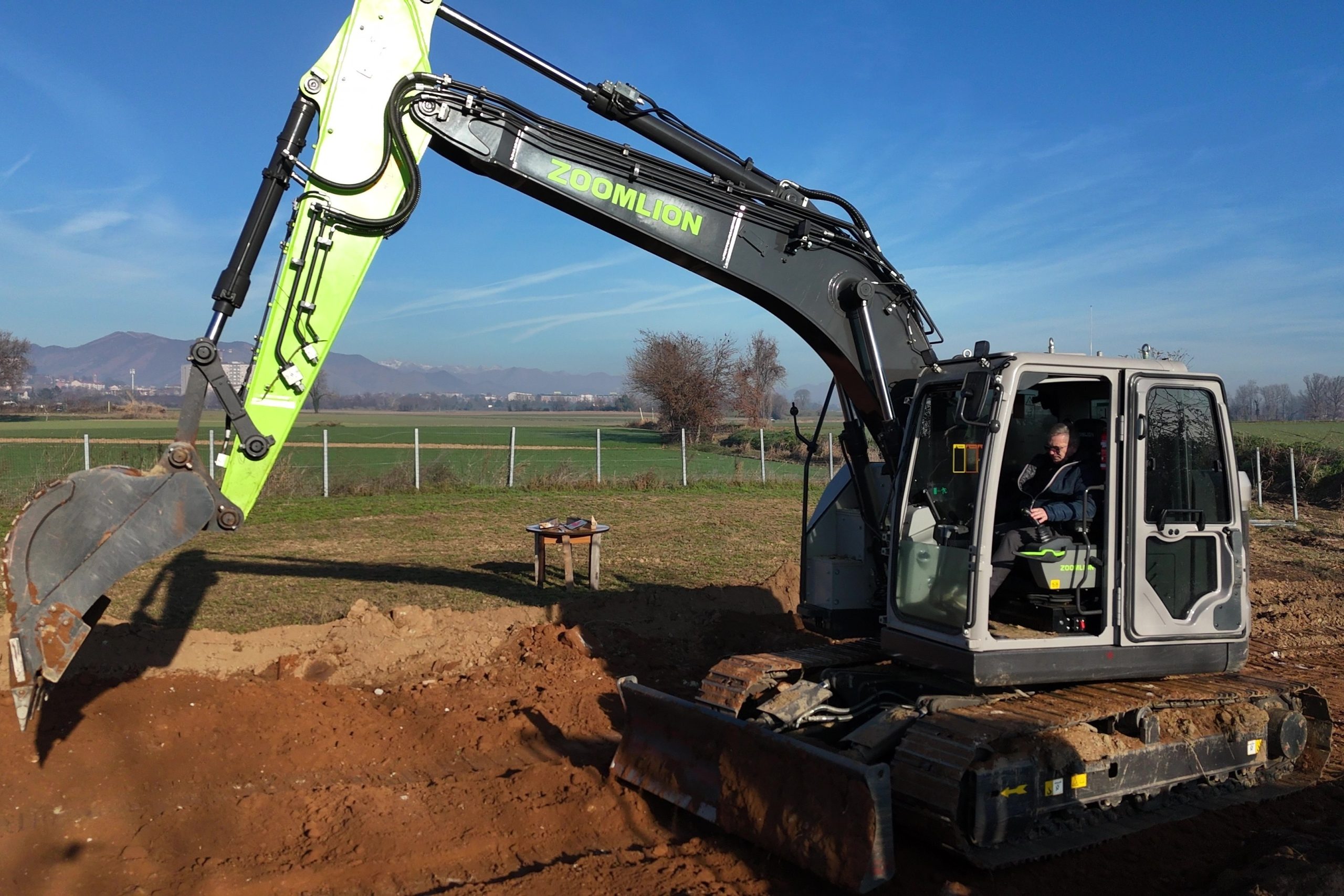 Lo ZE145GU è un escavatore idraulico che punta alla sostanza