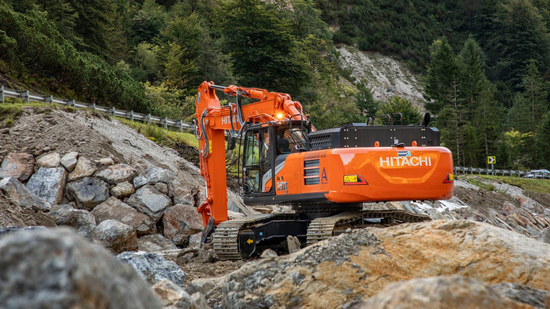 Salomoni è uno dei dealer ufficiali di Hitachi