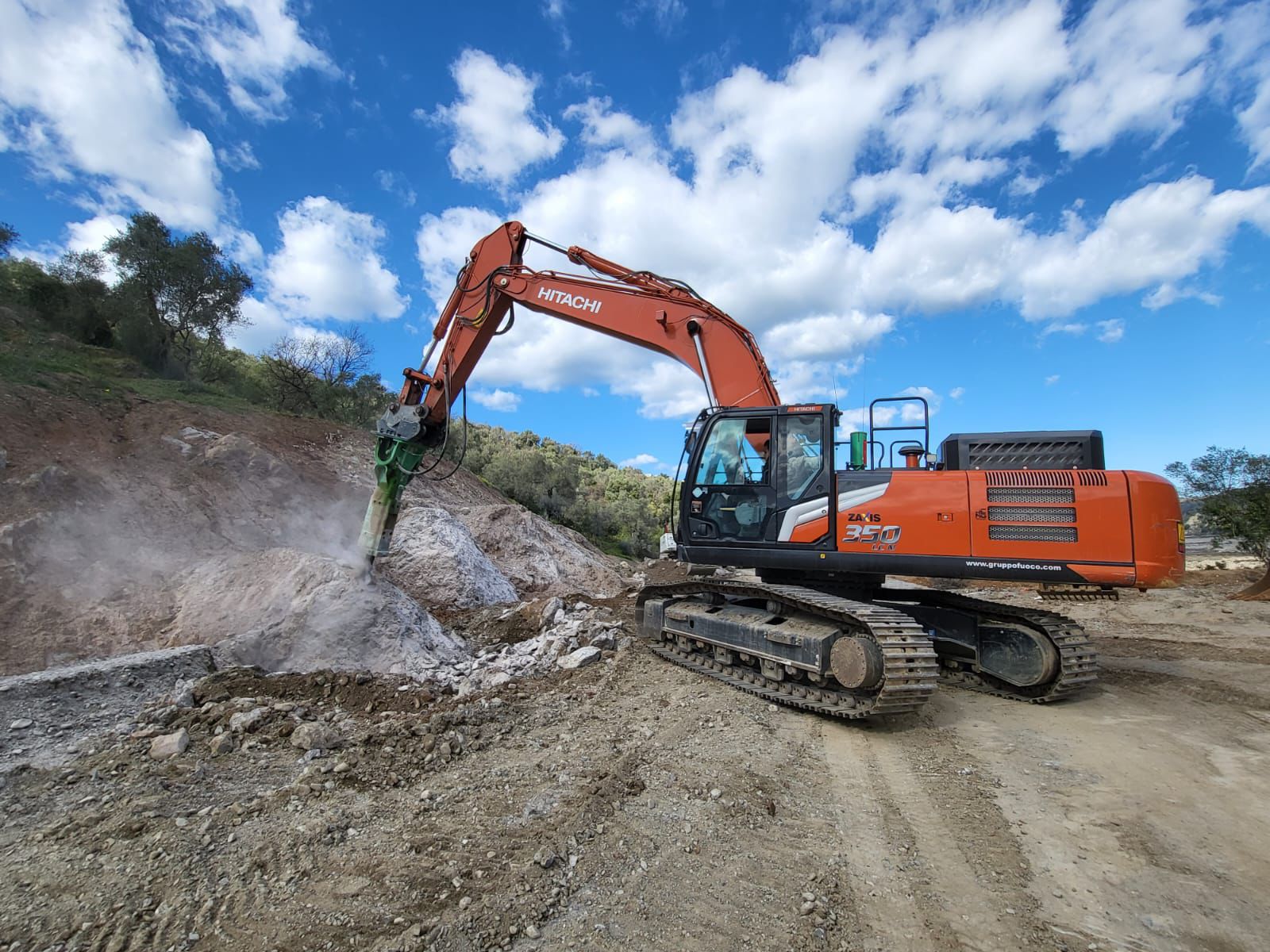 Hitachi compone quasi tutto il parco macchine del Gruppo Fuoco