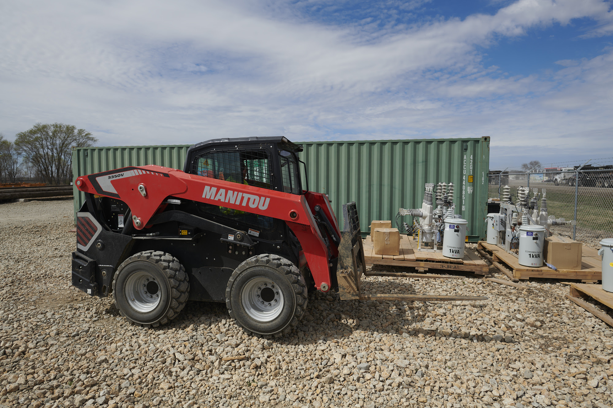 Le nuove minipale di Manitou sono sia gommate che cingolate