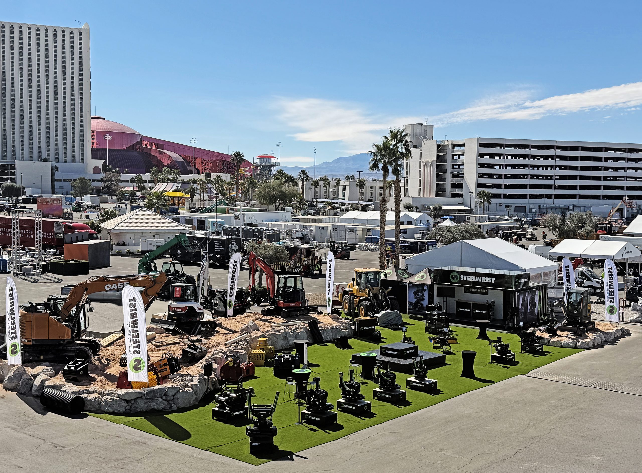 L'XTR10 è stato presentato in nord America in occasione di Conexpo