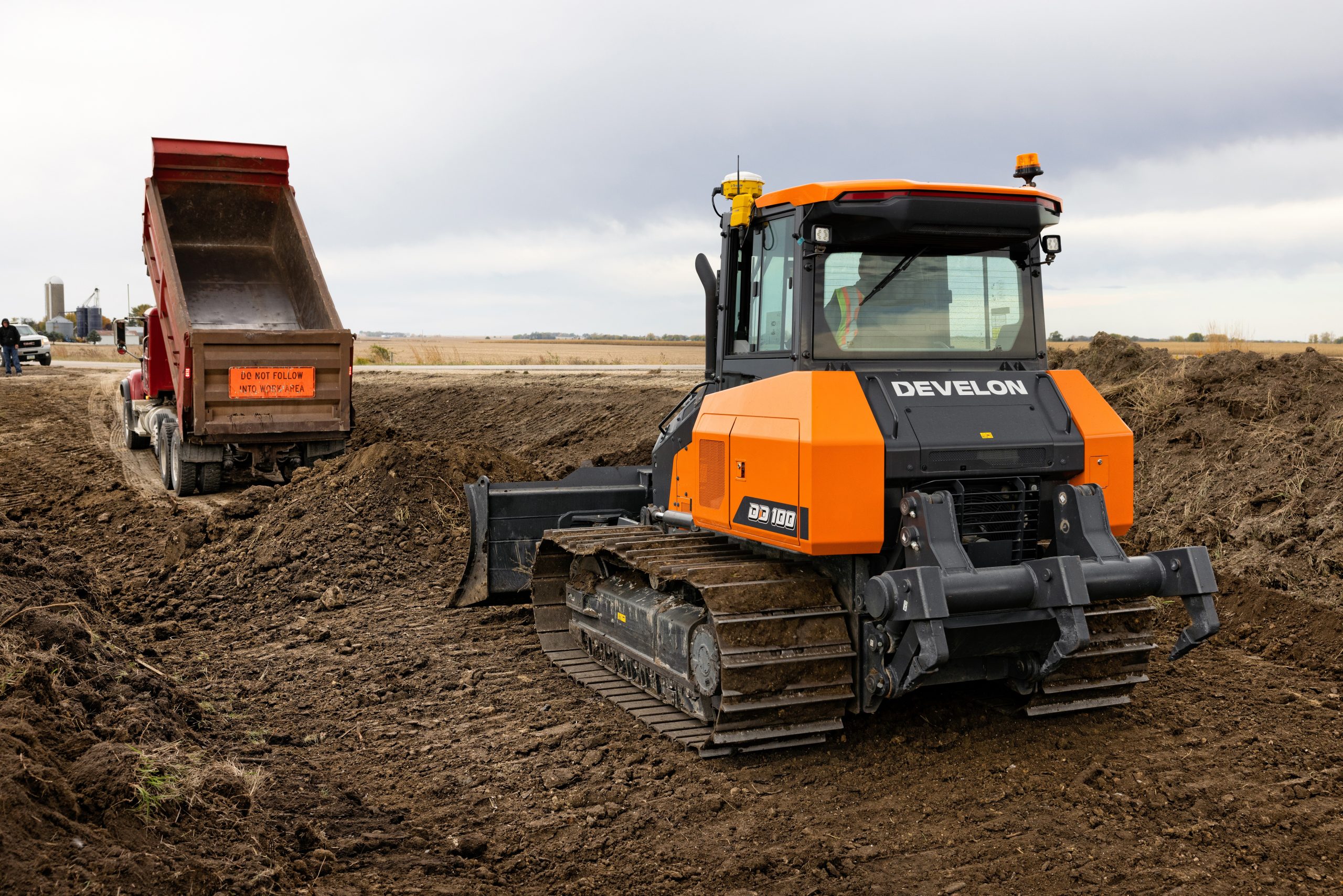 Il nuovo DD100 è un dozer ideale per cantieri medio piccoli
