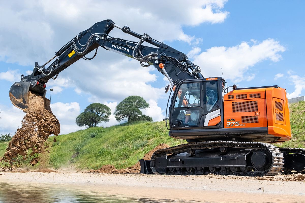 KTEG propone la sua versione a triplice articolazione dello ZX375USLC-7