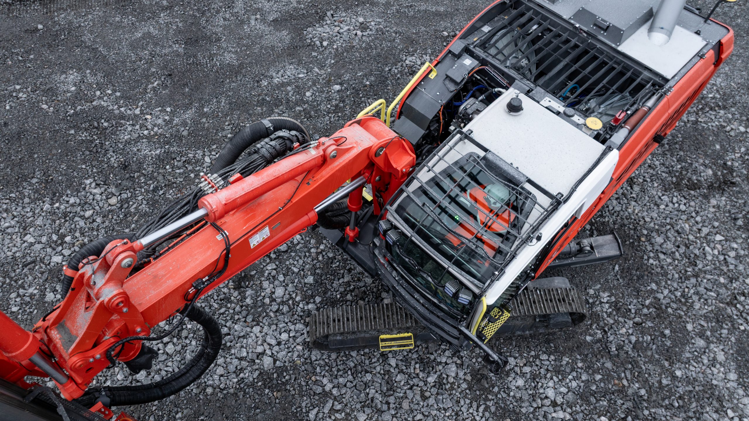 La Ranger DX1010i impiega la rotazione su ralla per ampliare il campo d'azione nella perforazione