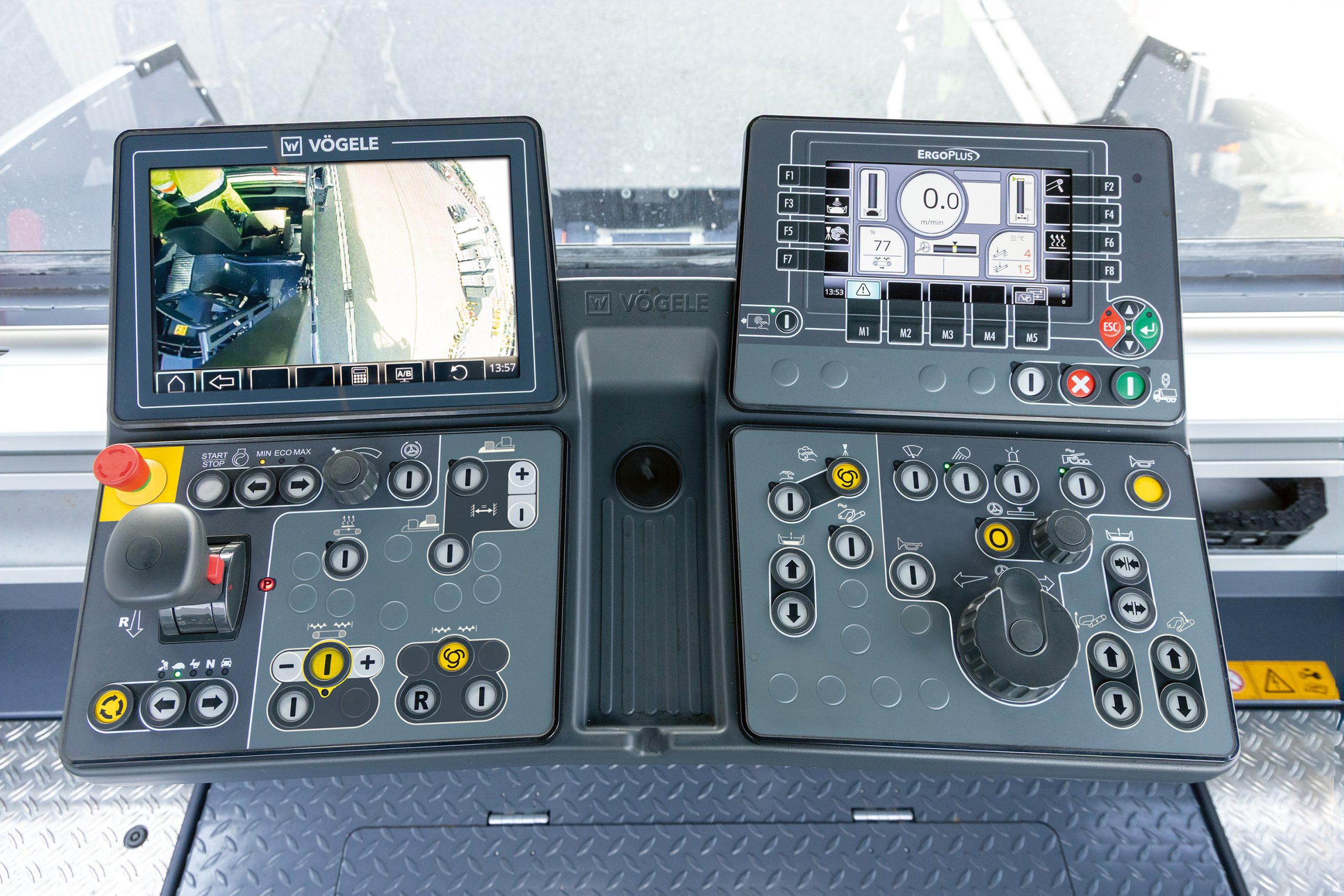 Vögele ha migliorato anche il pannello di comando ErgoPlus 5 dei nuovi alimentatori MT 3000 Serie 5