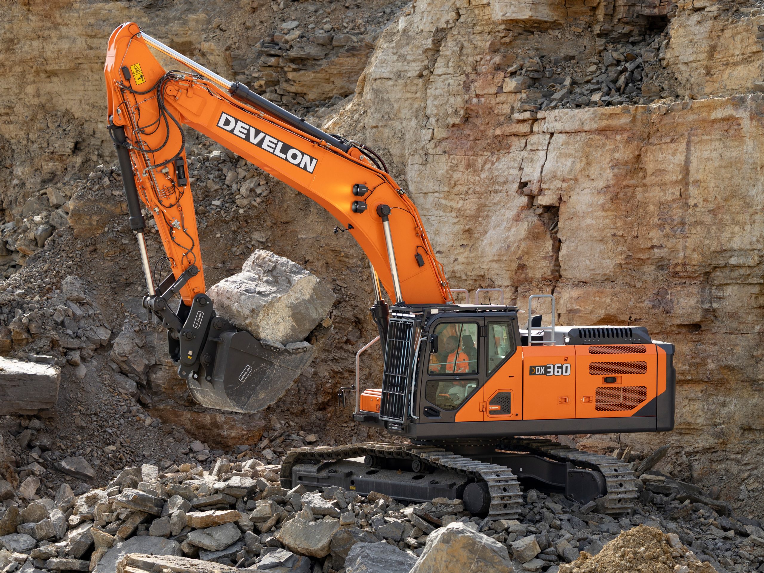 DEVELON sta rinnovando completamente la sua gamma di escavatori idraulici