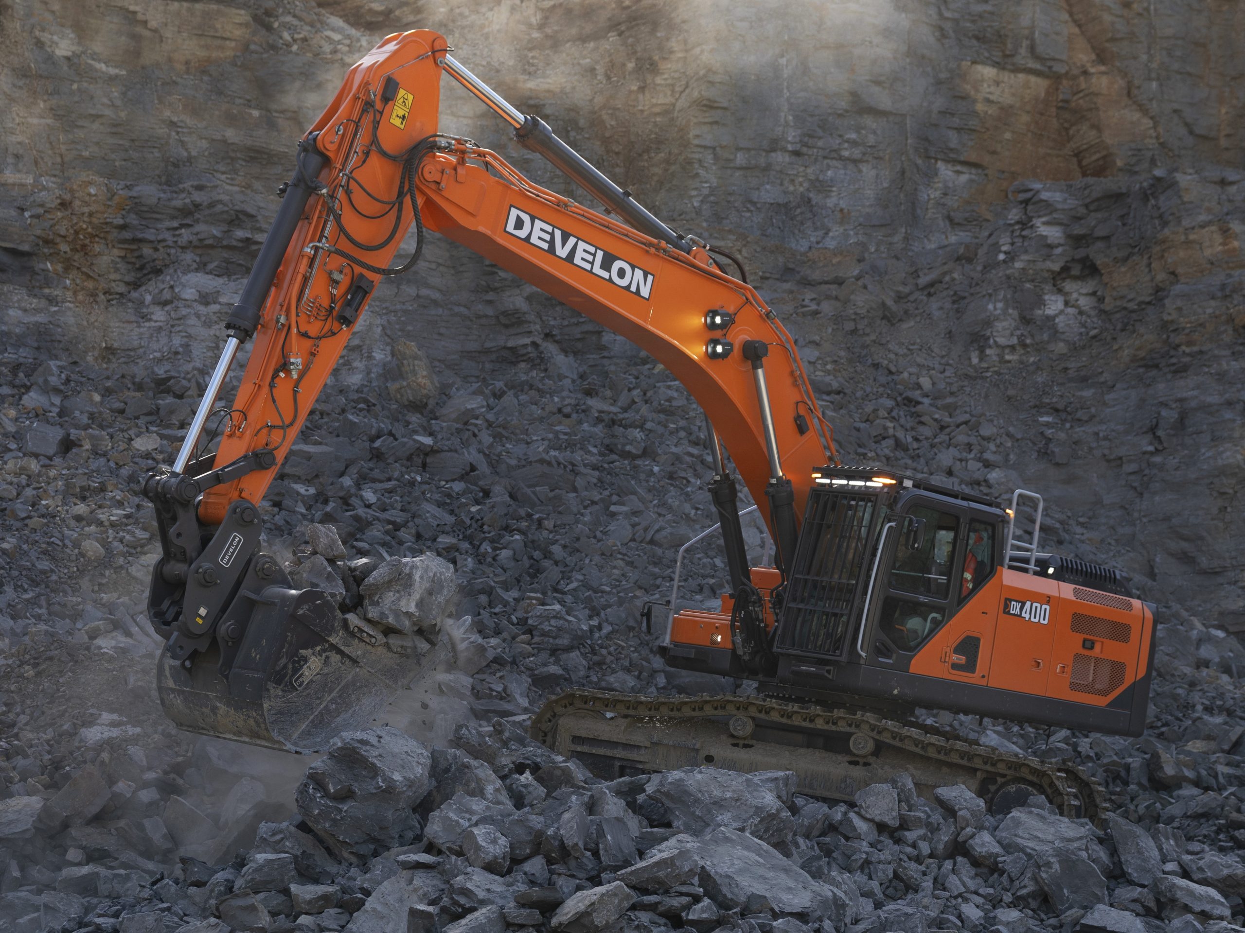 Il Develon DX400HD-9 è un escavatore per produzioni elevate