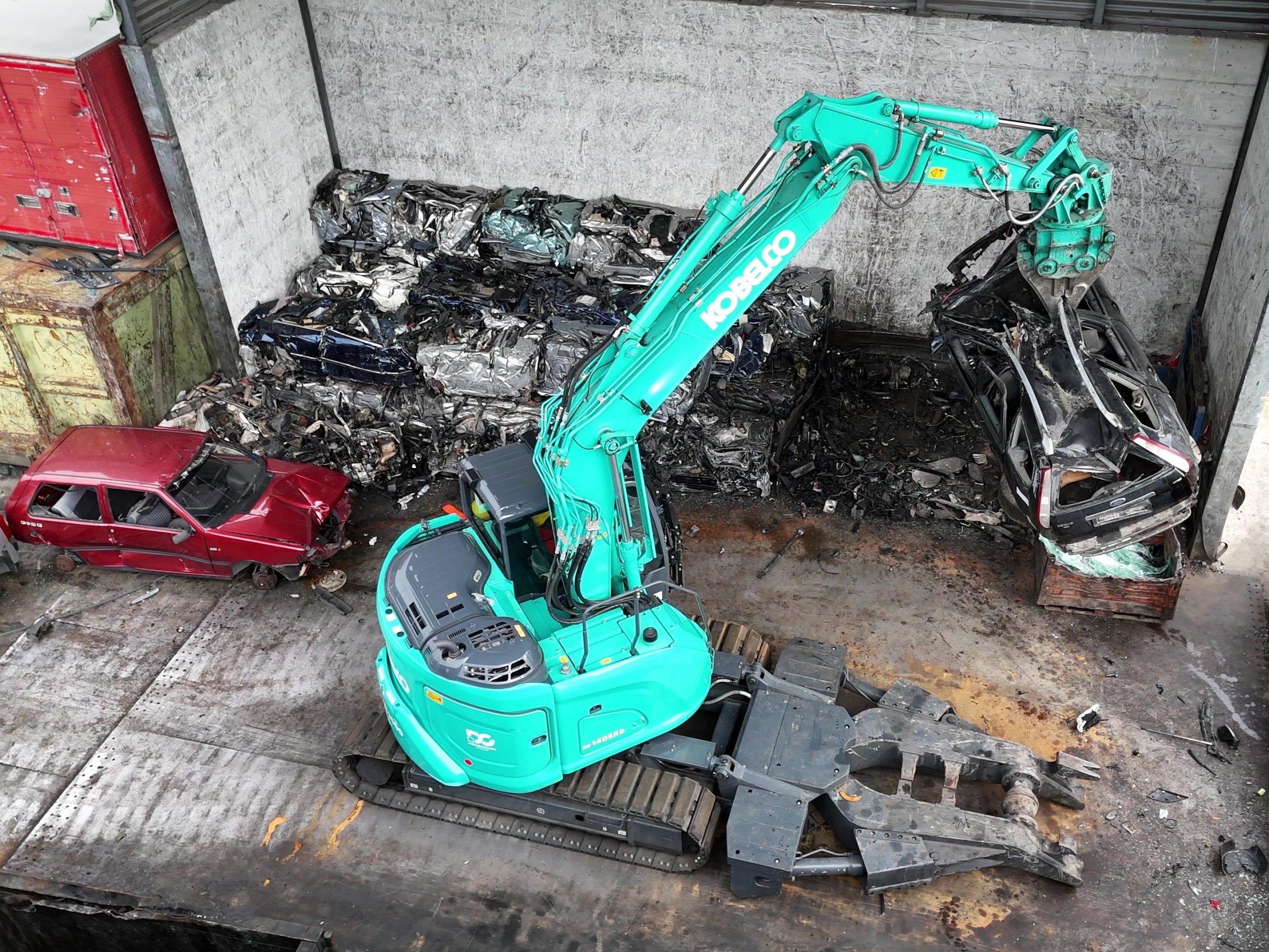 Kobelco è presente anche con macchine pensate in modo specifico per il car-dismantling