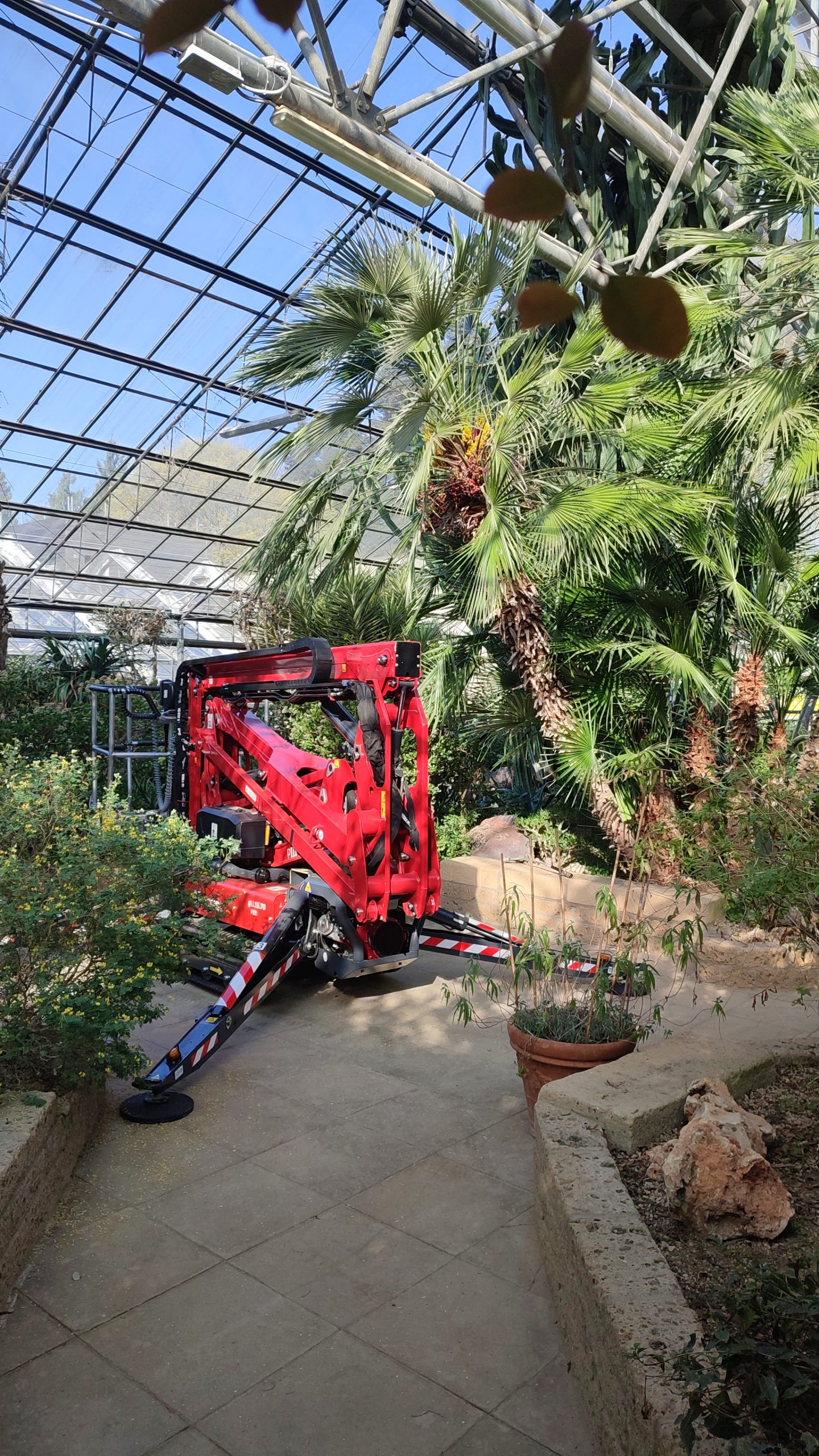 HINOWA ha messo a punto soluzioni tecniche specifiche per ottimizzare il lavoro