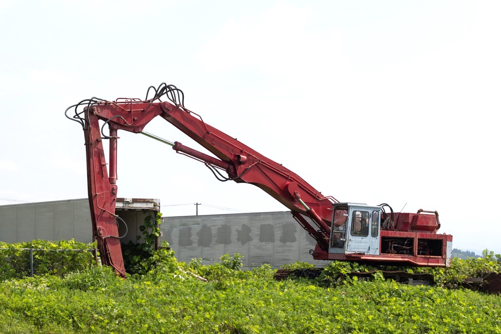 Kobelco esordì nel settore delle macchine da demolizione con il marchio Yutani-Poclain