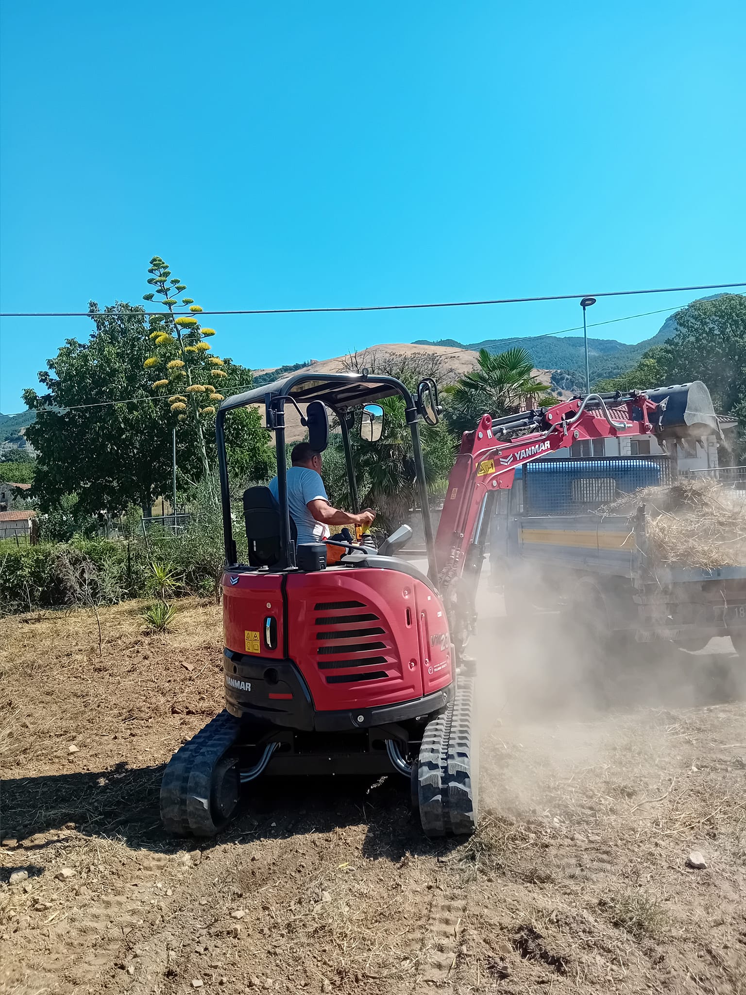 Yanmar ha fornito il ViO23-6 per la pulizia dei canali del Vallo di Diano