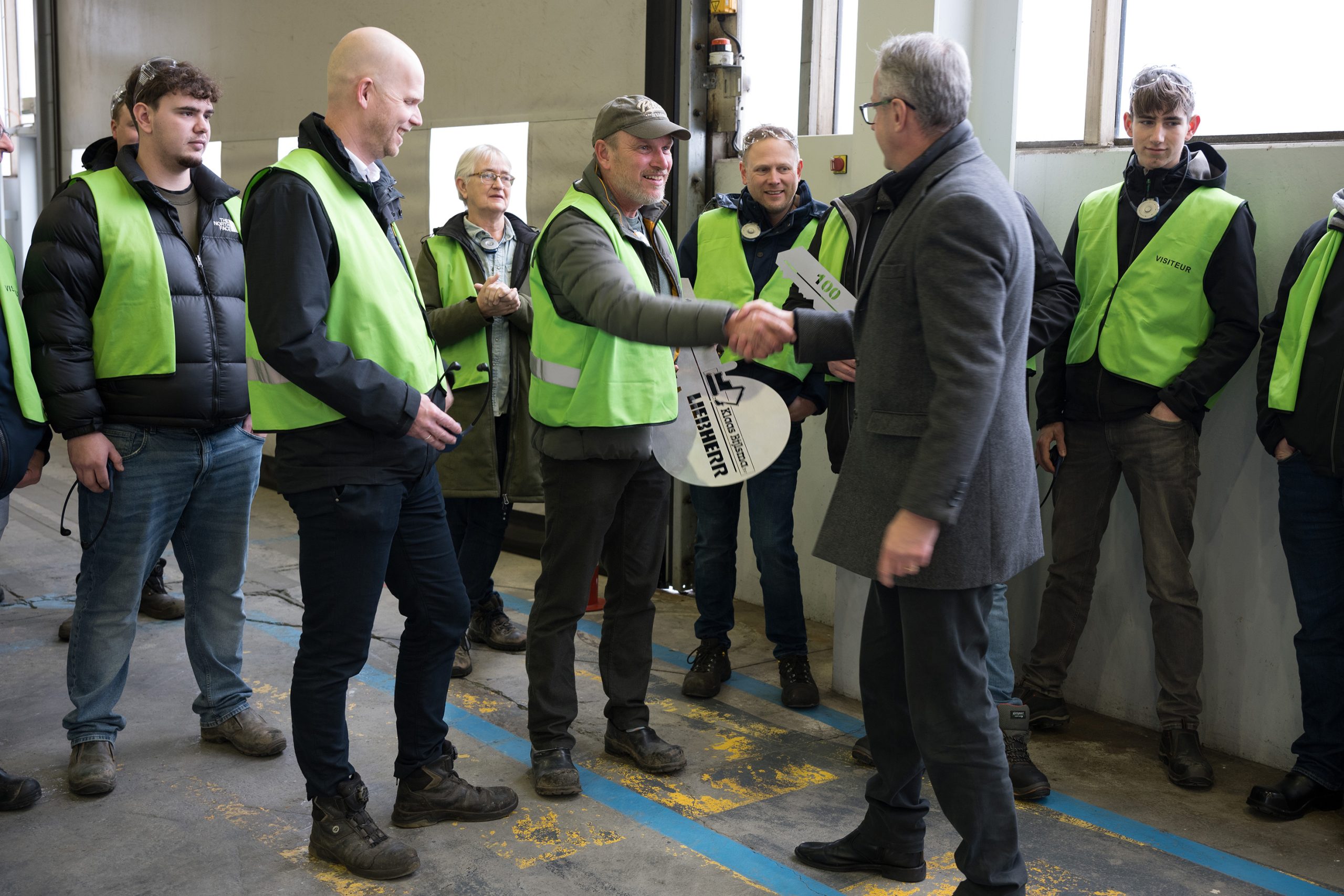 Liebherr ha consegnato il nuovo R926 all'impresa olandese