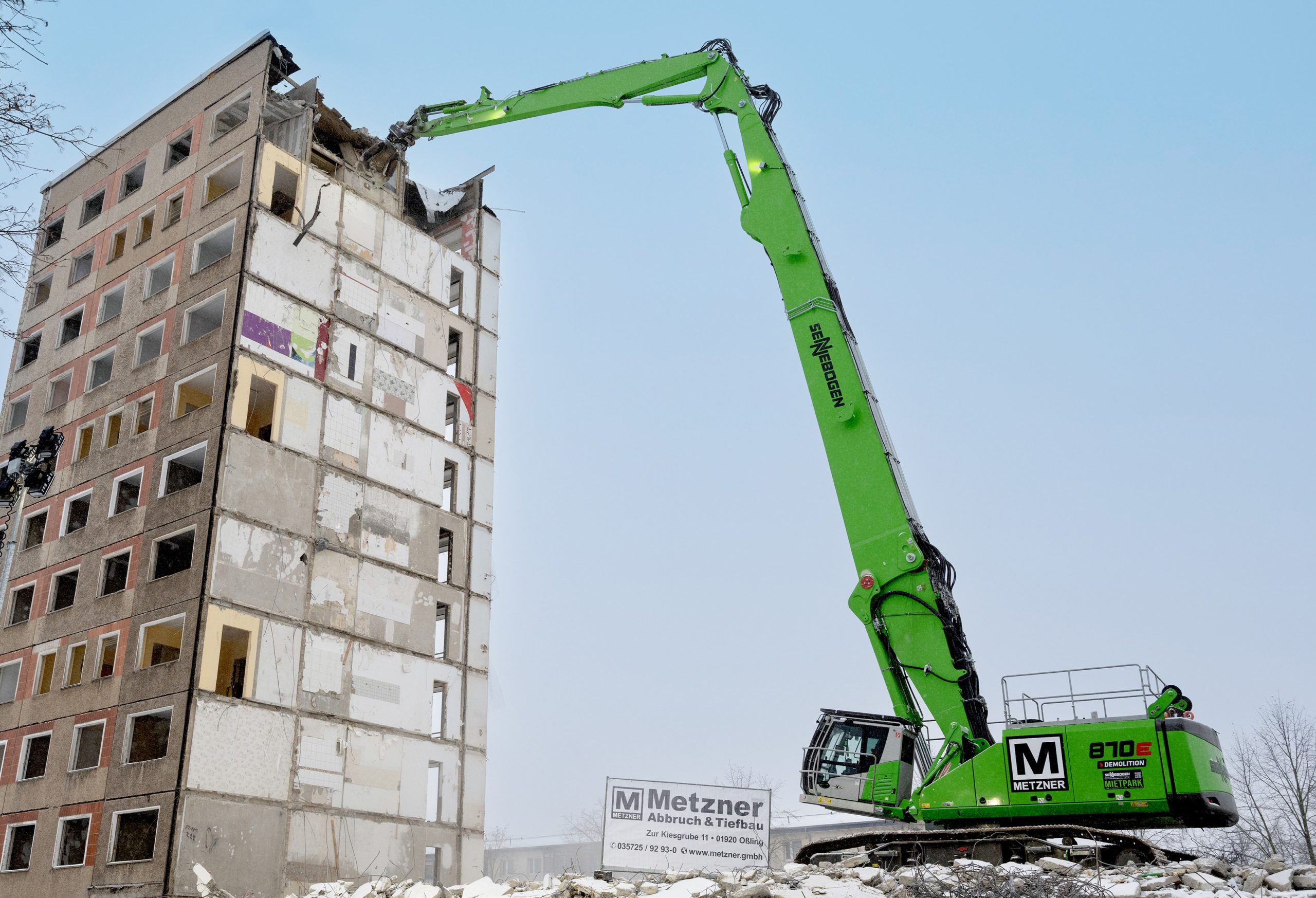 Il Sennebogen 870E è un escavatore da demolizione ad alte prestazioni