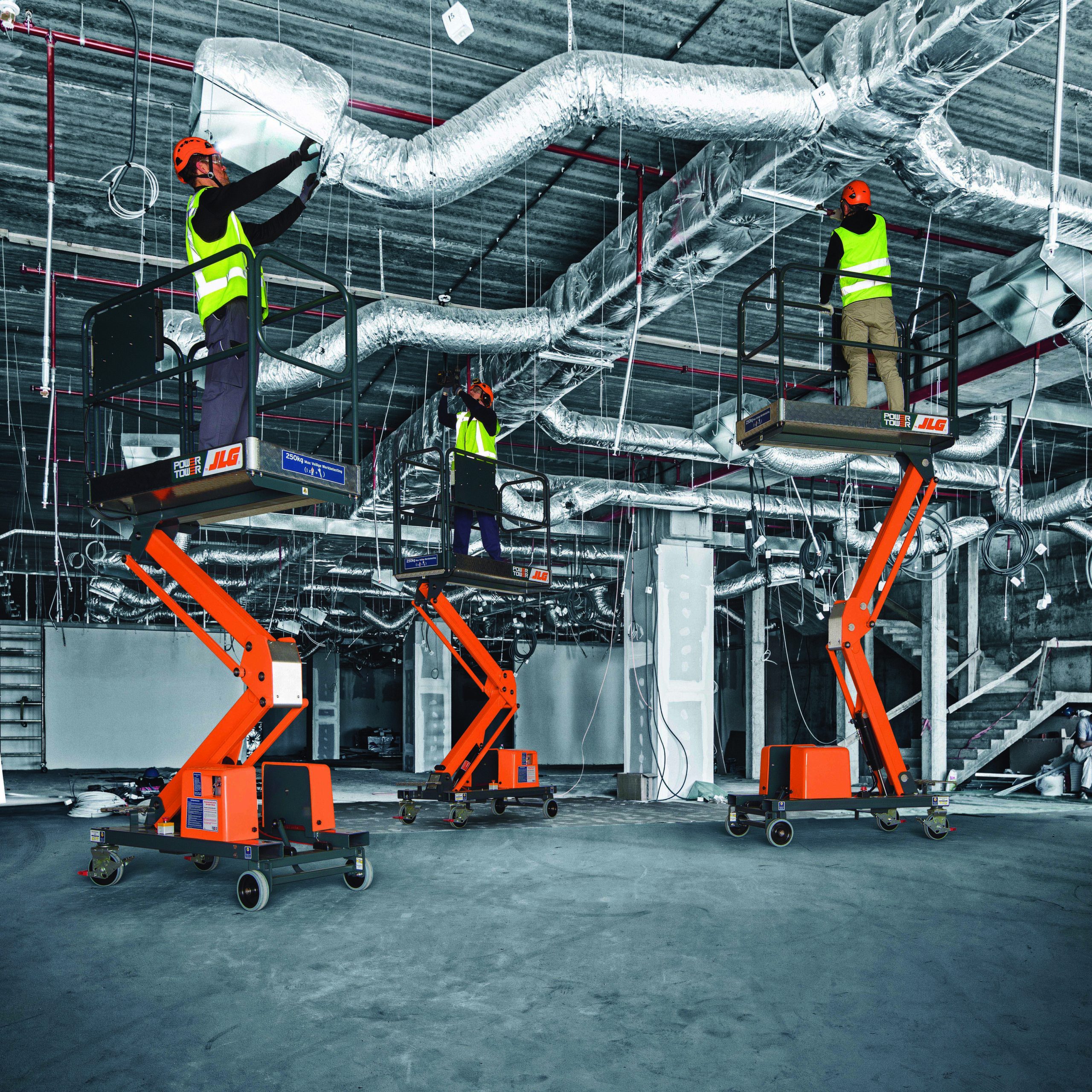 Questi modelli di piattaforme Nano 30CS e Power Tower CS sono adatte per lavori a soffitto, consentendo l'accesso a pennelli e controsoffitti.