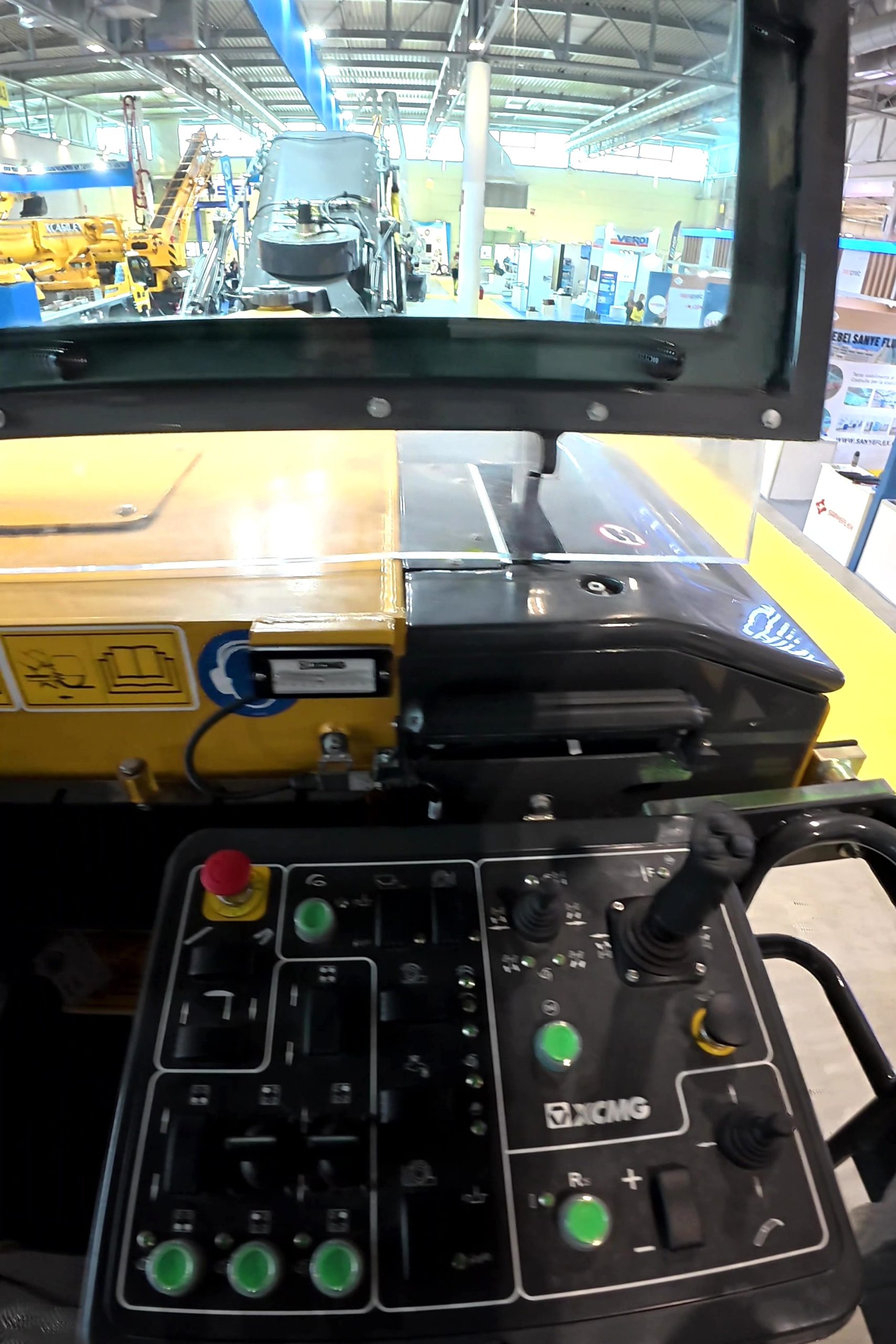 XCMG prevede di implementare anche controlli completi digitali per la XM2005K