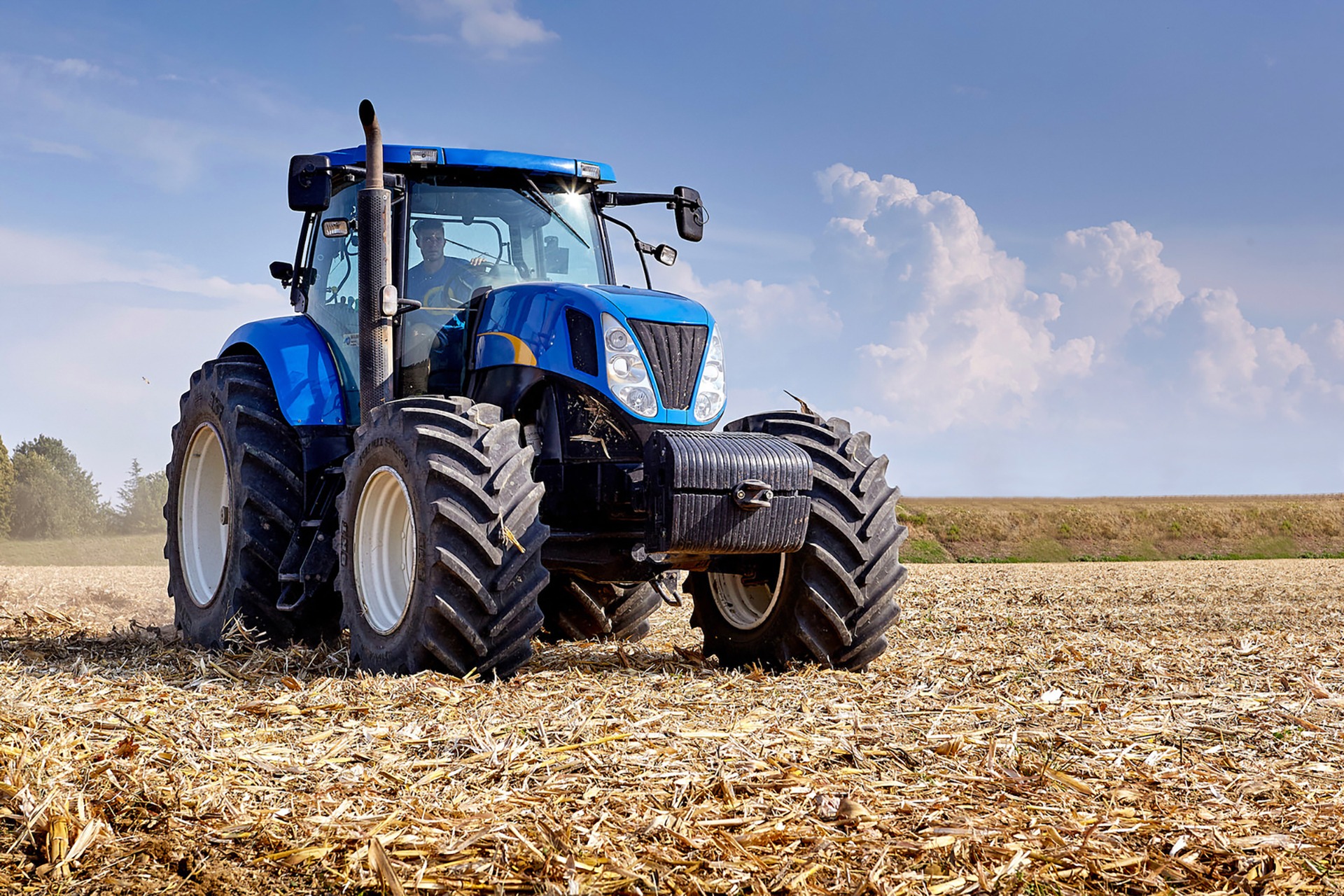 Un trattore equipaggiato con pneumatici agricoli AGRIMAX V-FLECTO.