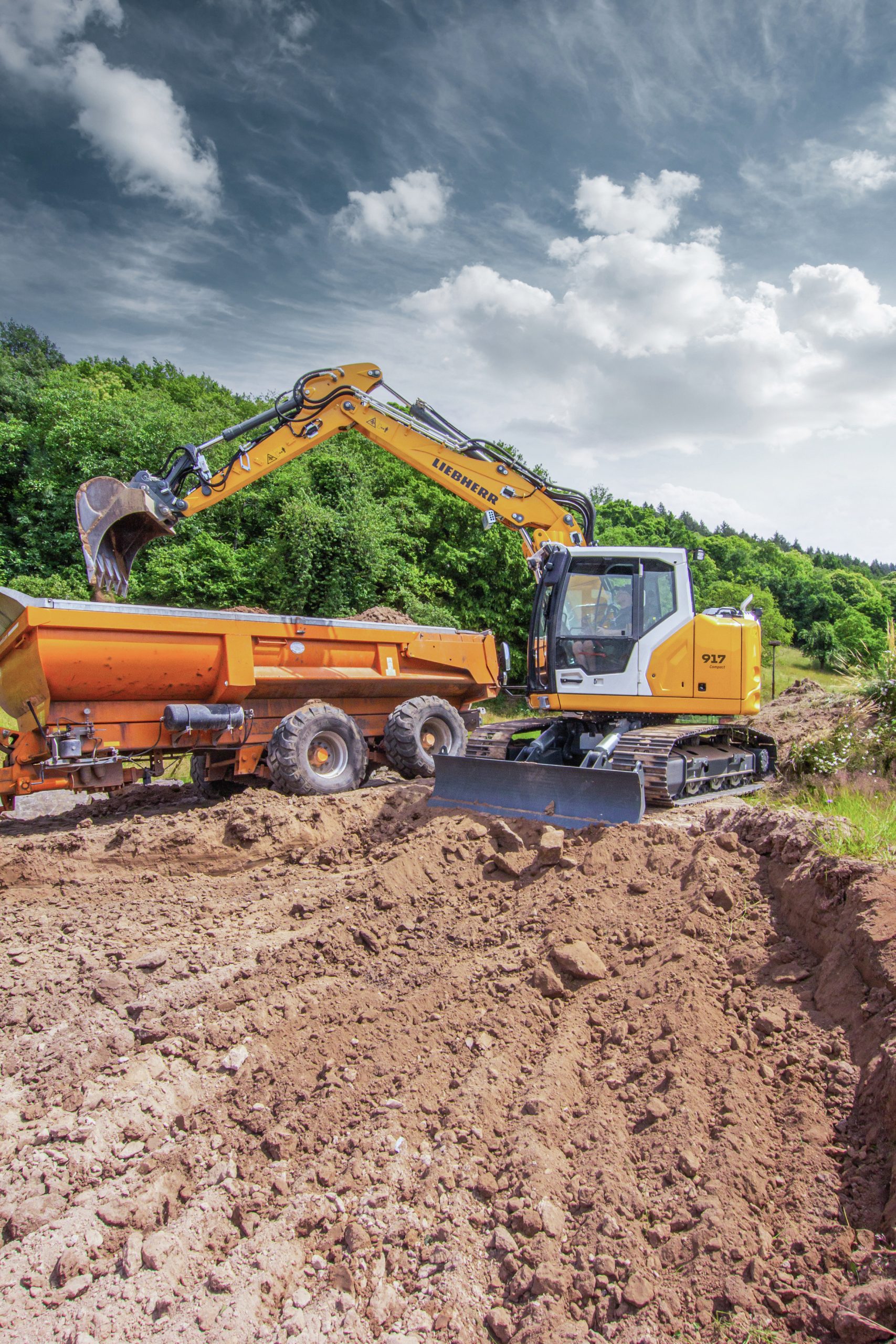 L'R 917 Compact G8 LIEBHERR completa la gamma di escavatori compatti e, in termini di prestazioni, si posiziona esattamente tra i modelli R 915 Compact G8 e R 920 Compact G8.
