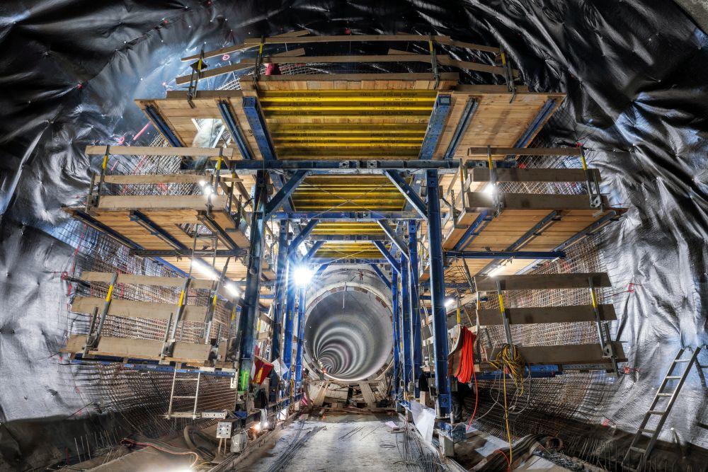 Progettato per la precisione: le soluzioni di casseforme Doka soddisfano le esigenze delle complesse
costruzioni sotterranee.