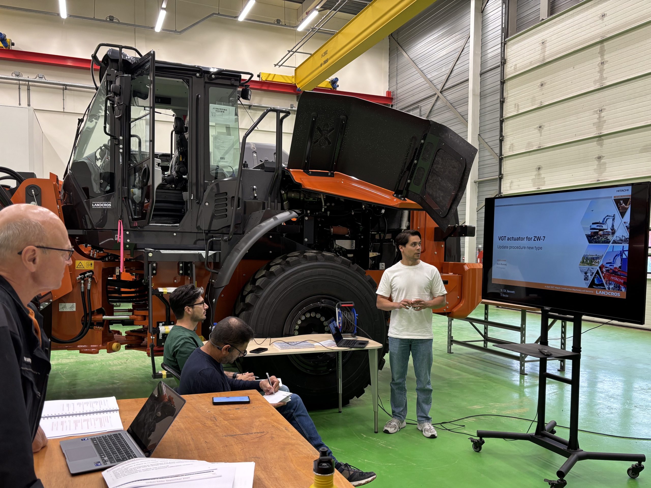 Fabio Galati e Mattia Casale durante una sessione del corso di formazione sui mezzi HITACHI ad Amsterdam.
