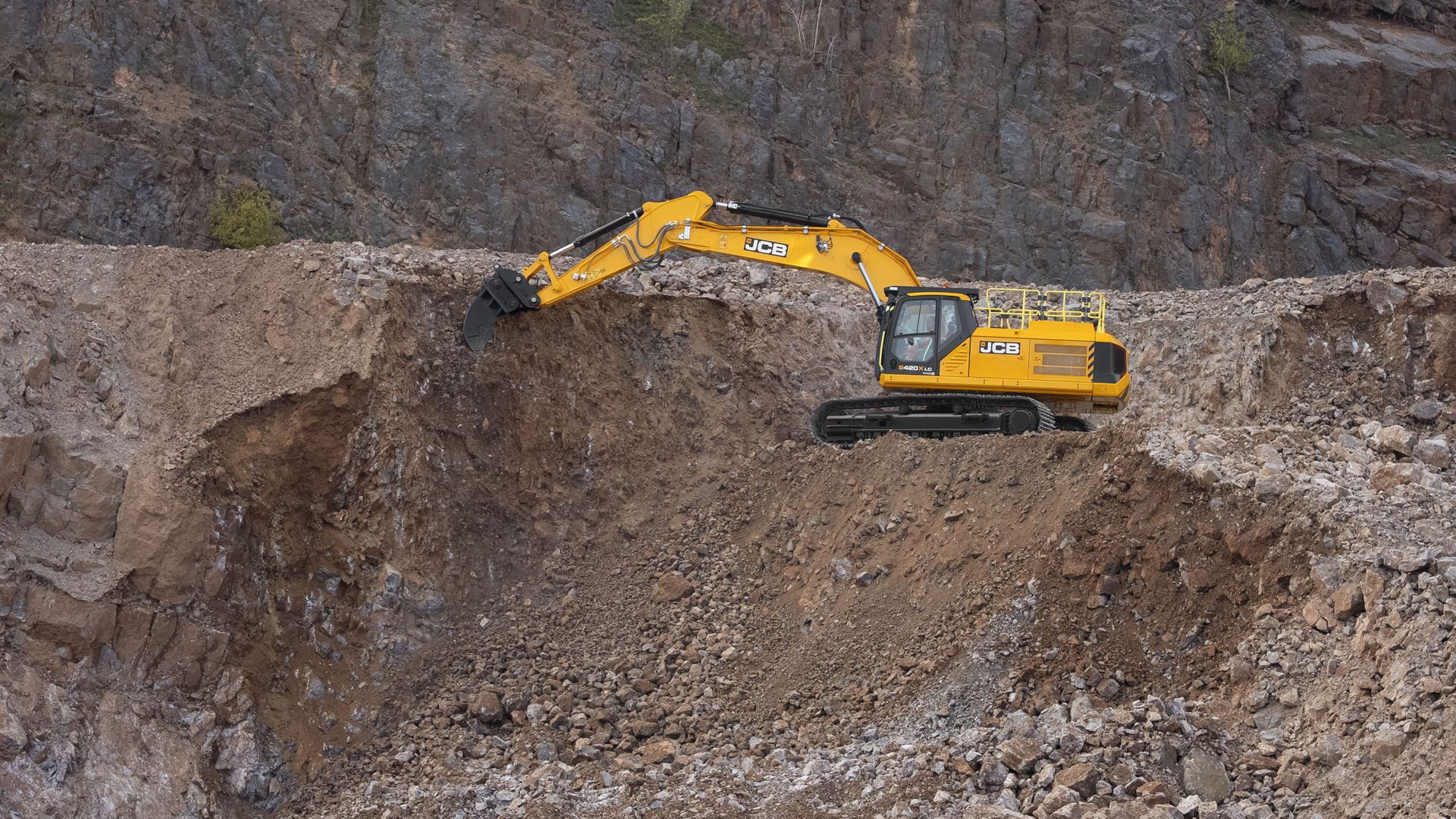 JCB punta al fronte cava con il nuovo 420X