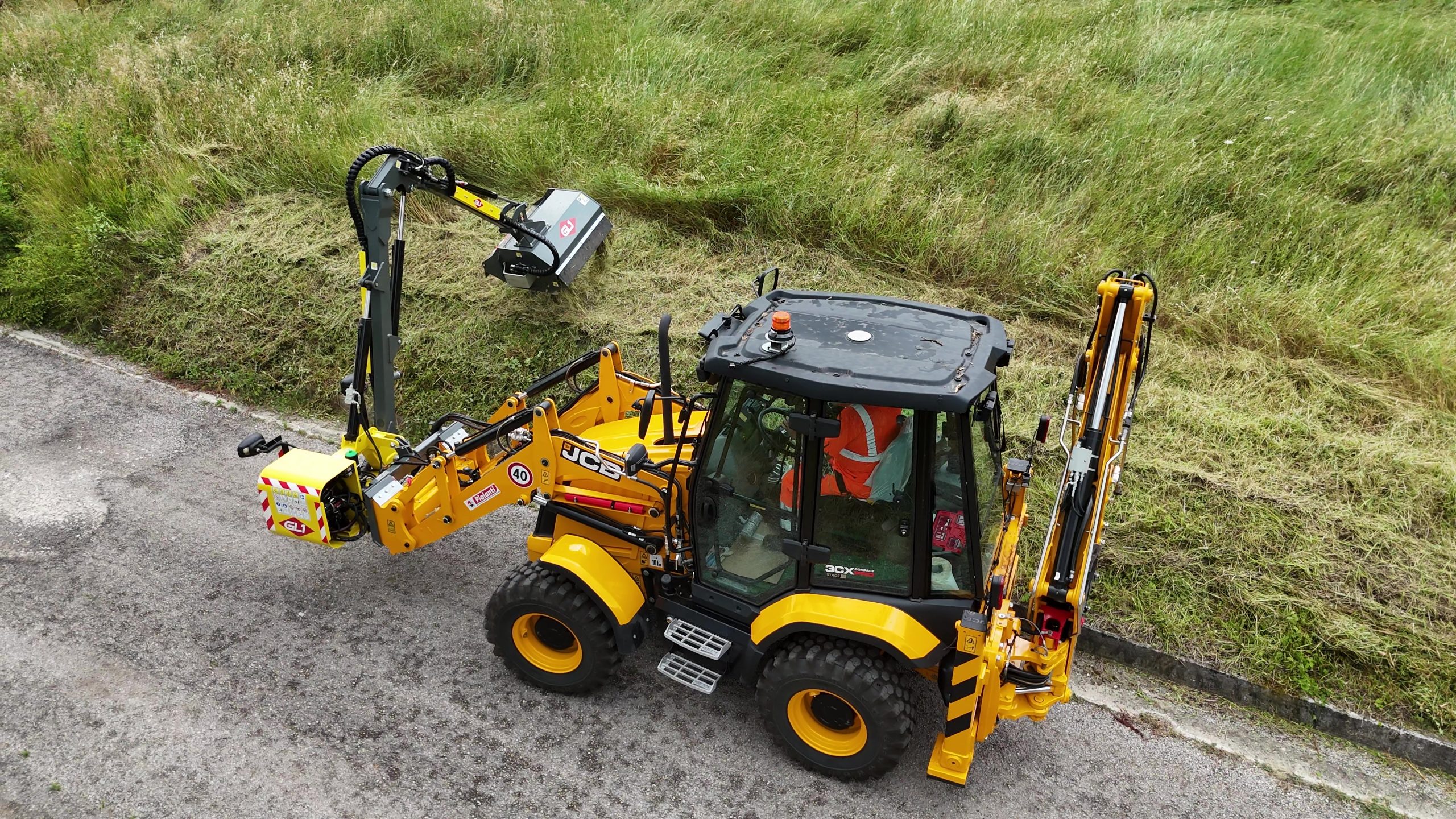 La JCB 3CX Compact Pro è la soluzione ideale per il comune di Civitella Messer Raimondo