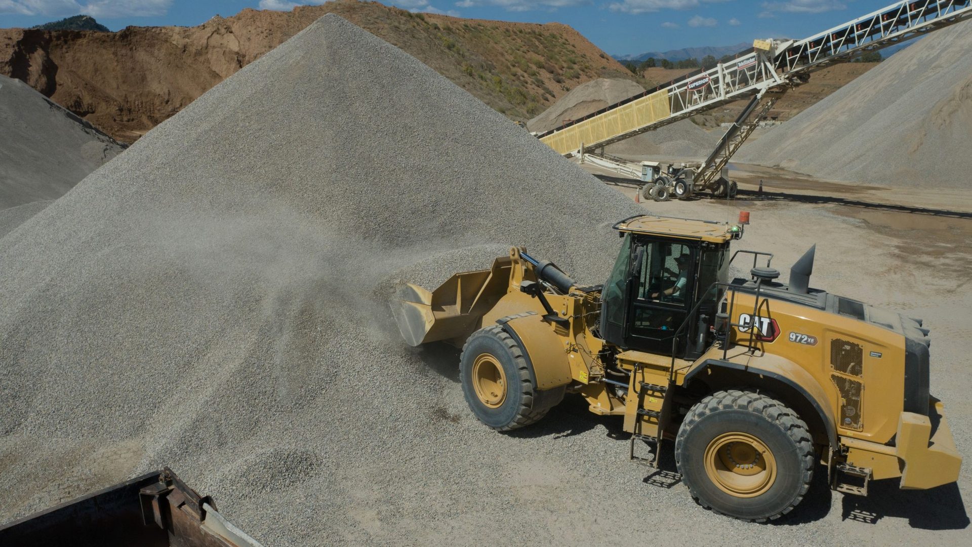 Caterpillar e CASE convidono la stessa filosofia con le pale gommate 966, 972 e 1021, 1121