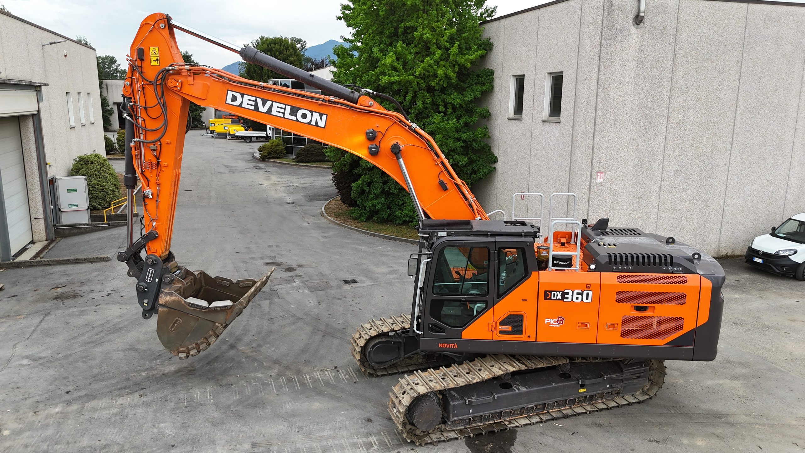 DEVELON approda nei cantieri ad elevata produttività con il nuovo DX360NLC-9