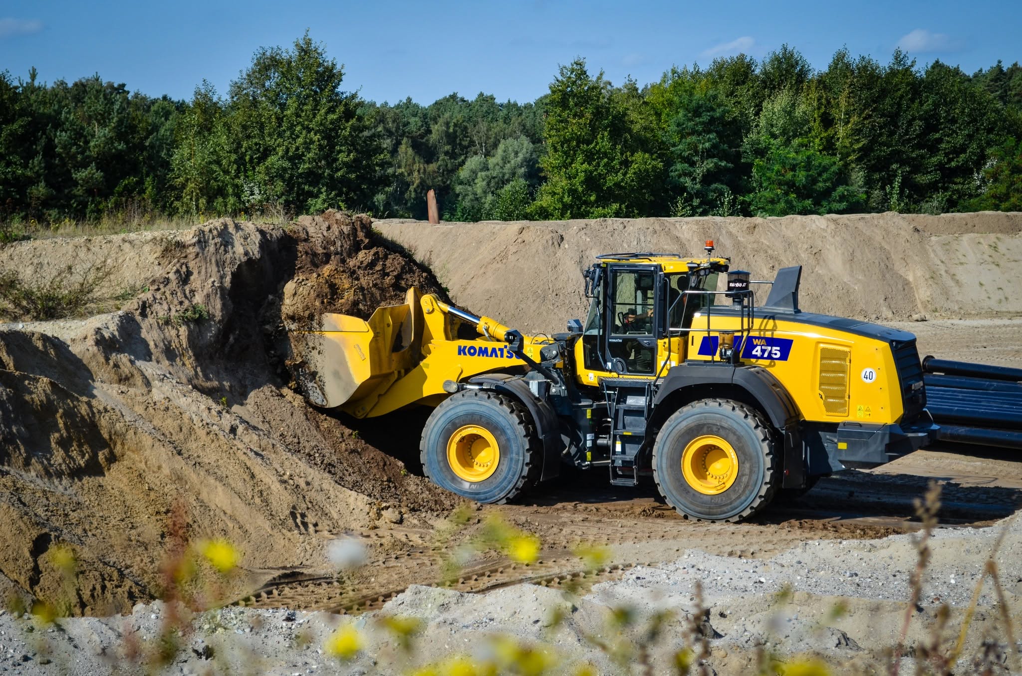 KOMATSU si presenta con la sua WA475-11 in concorrenza con la 1021G+ X-Drive